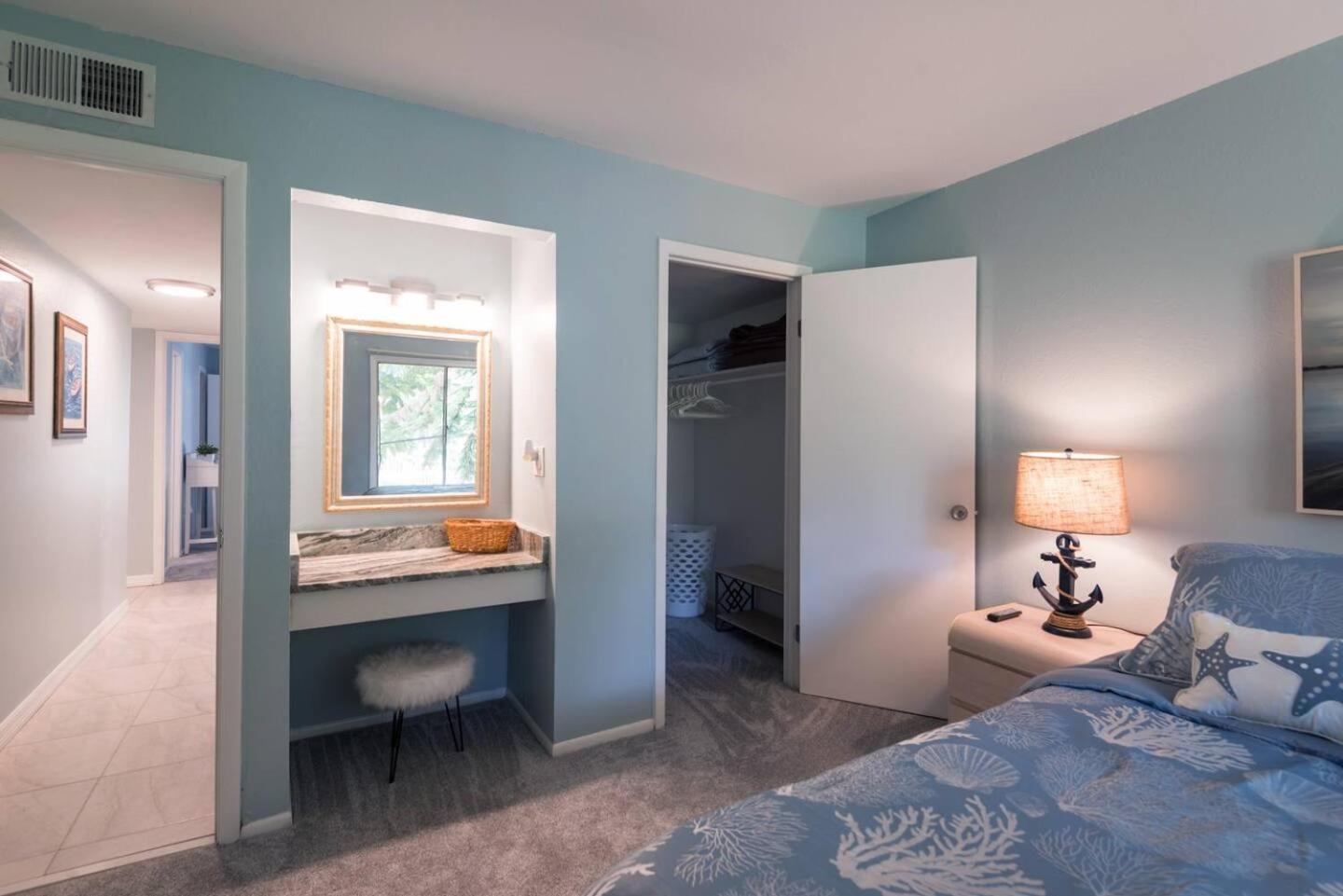 Waterfront Resort Condo w Beach, photo 8