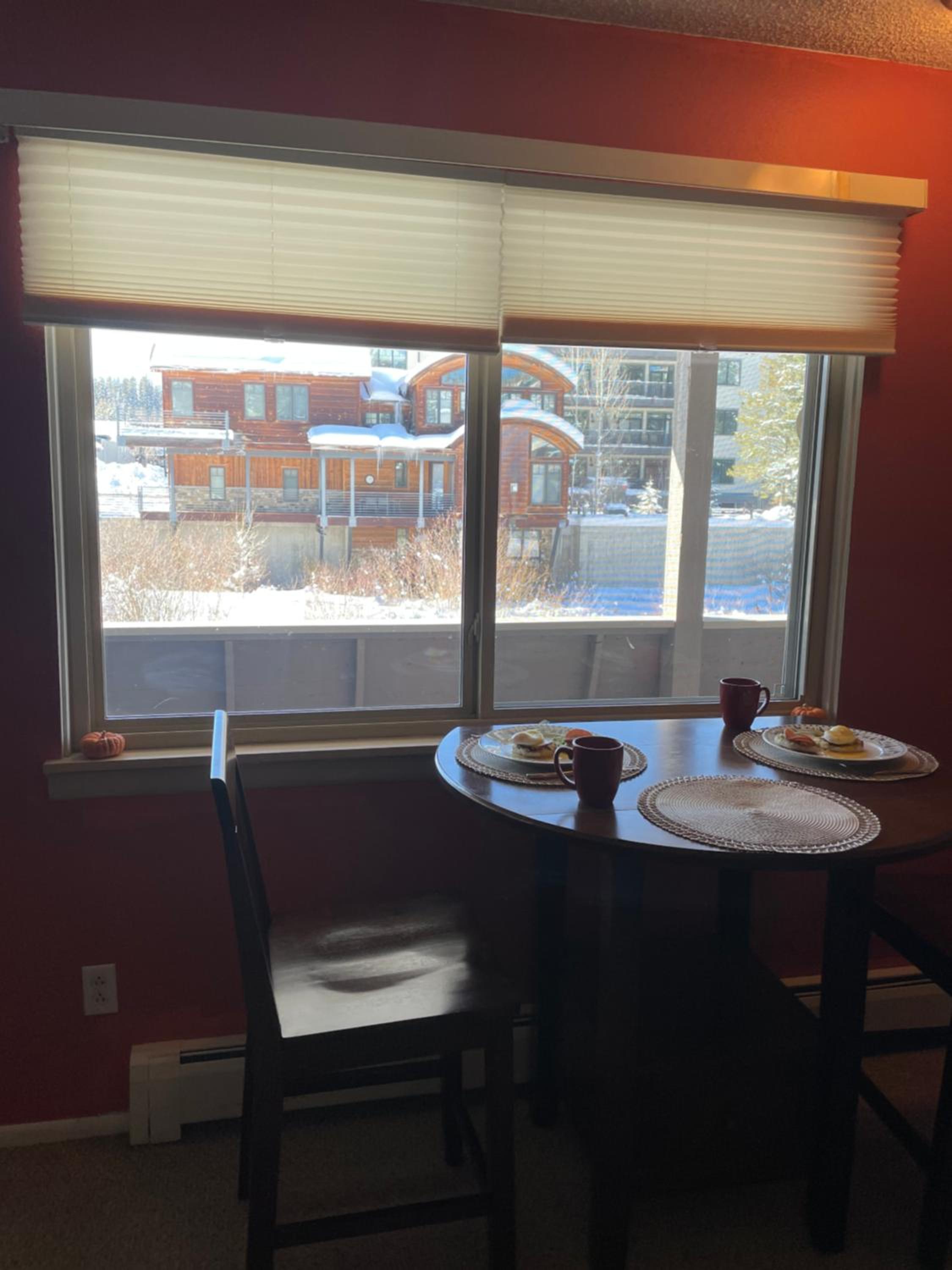 Riverfront Retreat Just 7 Minutes from the Resort, with a Hot Tub and Pool walk to downtown