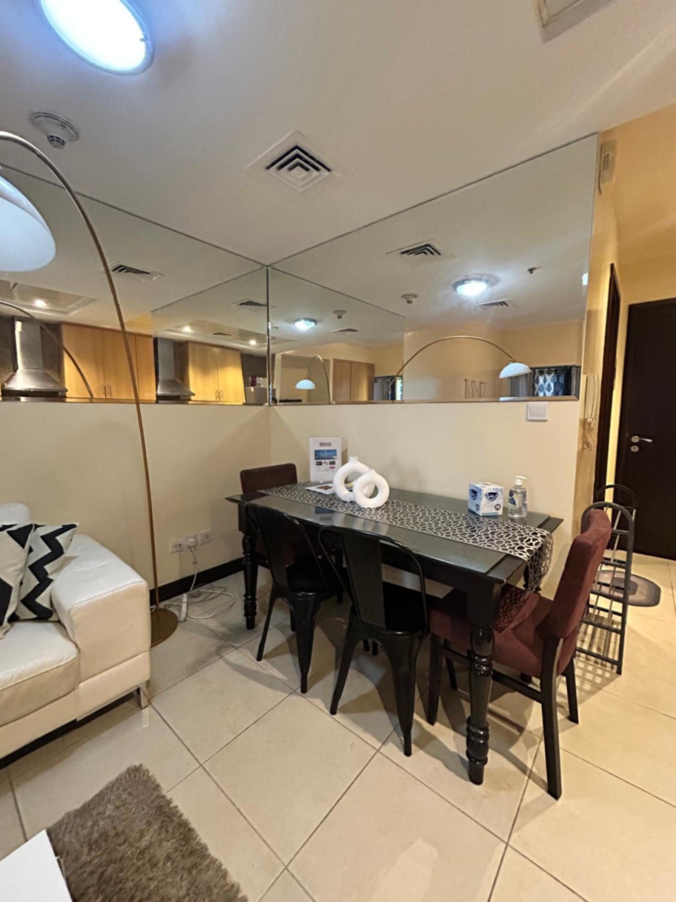 Click Stay - JLT - Studio & Balcony Lakes view Entire Apartment -RA
