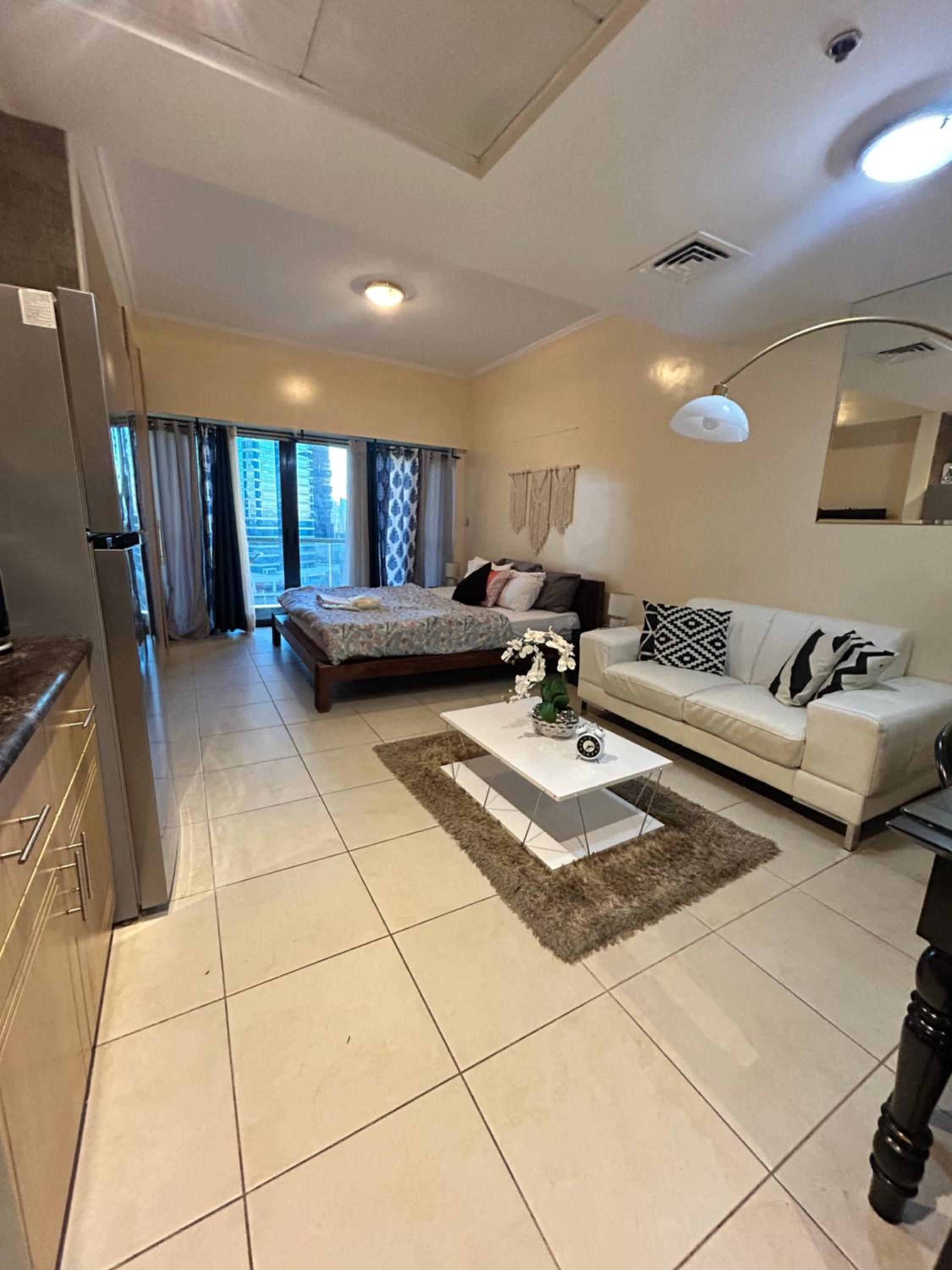 Click Stay - JLT - Studio & Balcony Lakes view Entire Apartment -RA