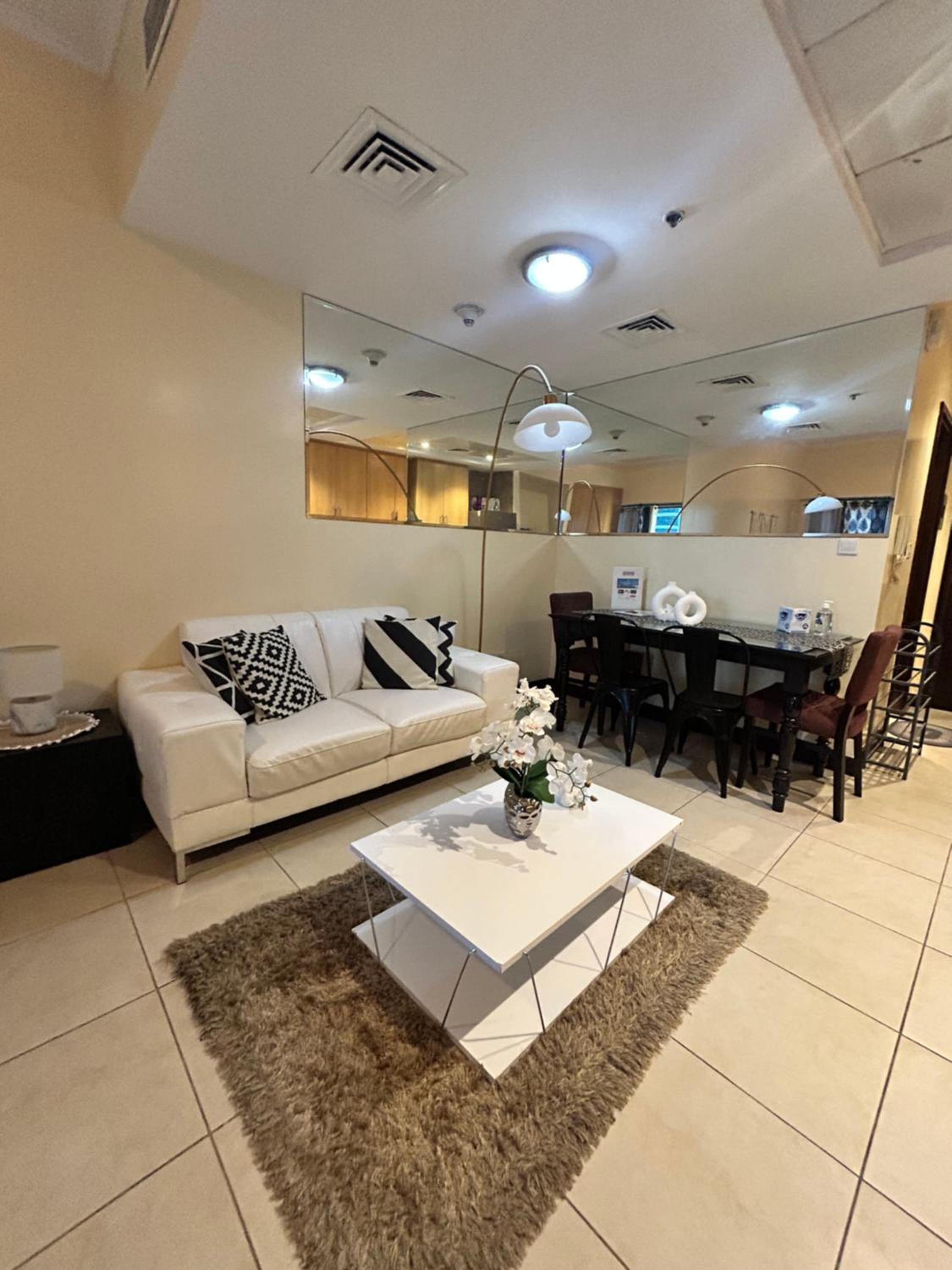 Click Stay - JLT - Studio & Balcony Lakes view Entire Apartment -RA