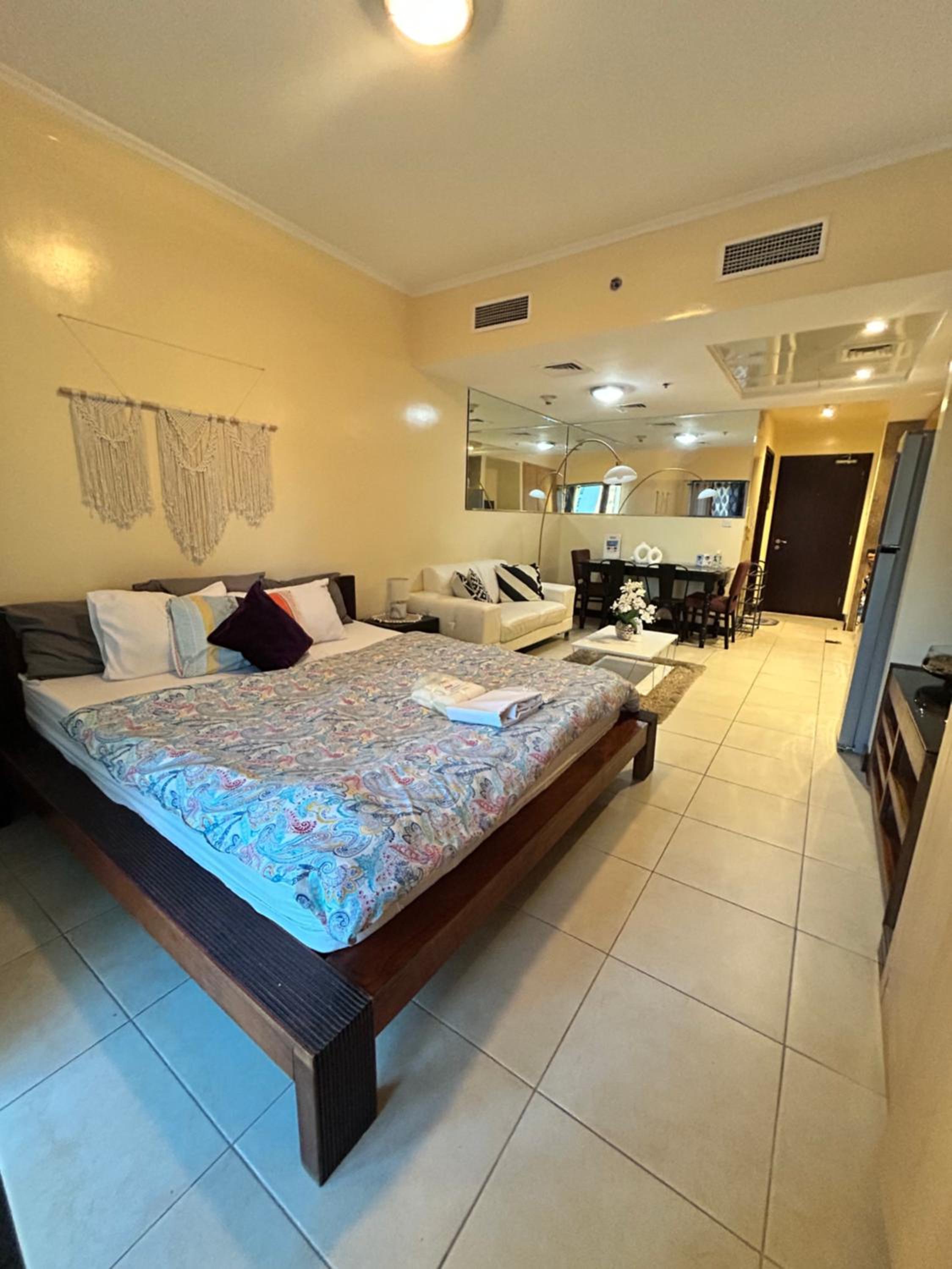 Click Stay - JLT - Studio & Balcony Lakes view Entire Apartment -RA