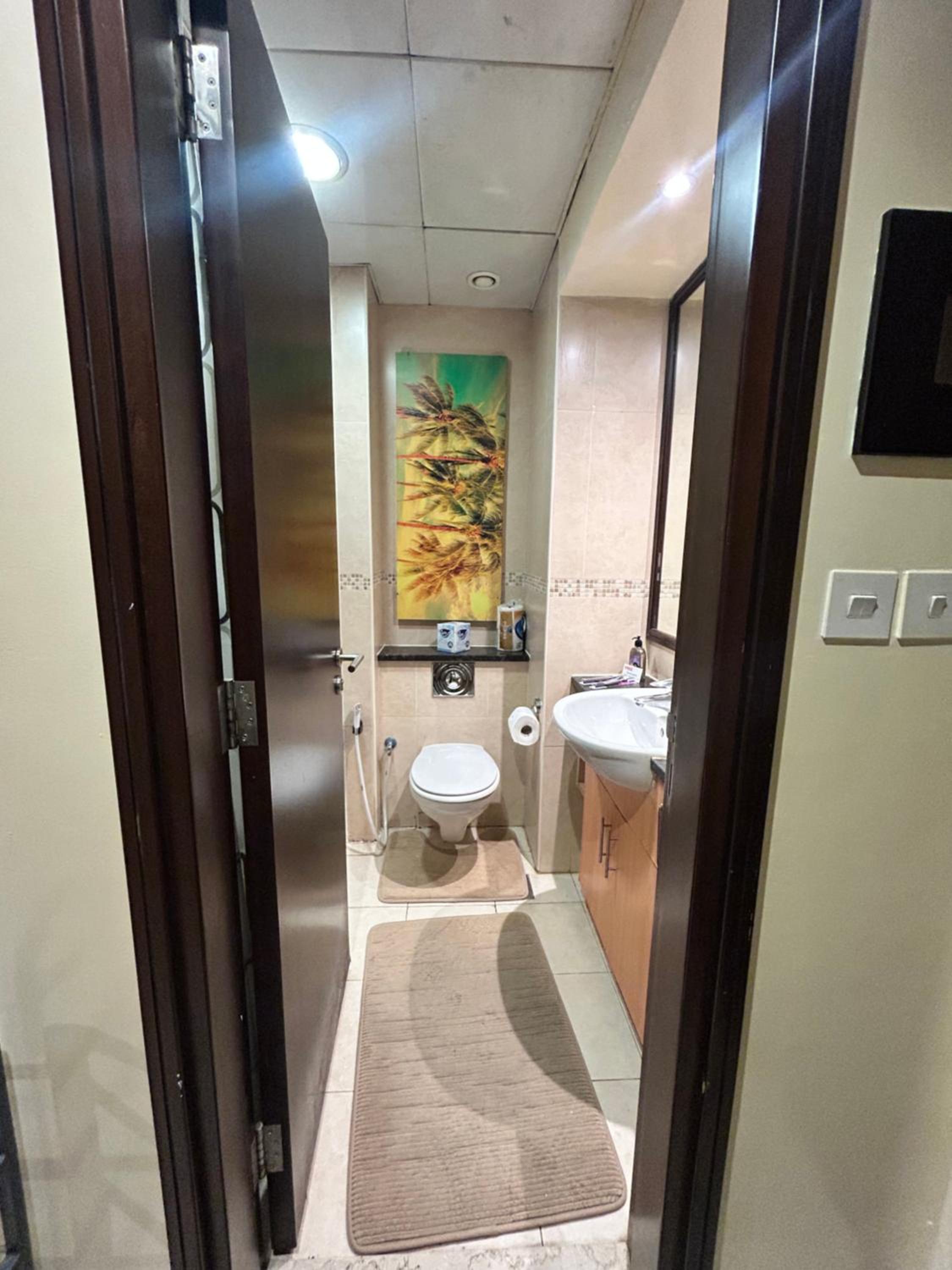 Click Stay - JLT - Studio & Balcony Lakes view Entire Apartment -RA