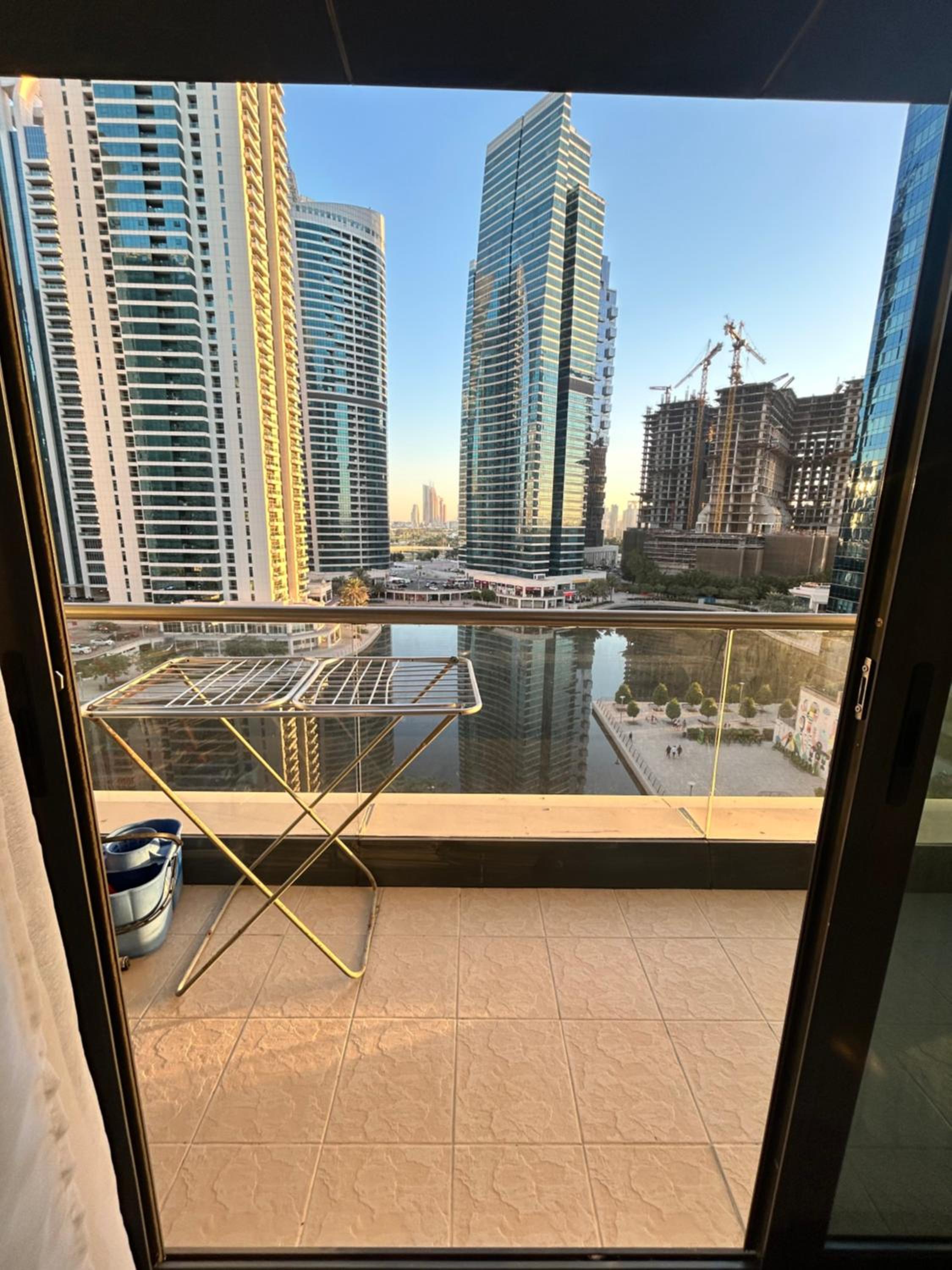 Click Stay - JLT - Studio & Balcony Lakes view Entire Apartment -RA