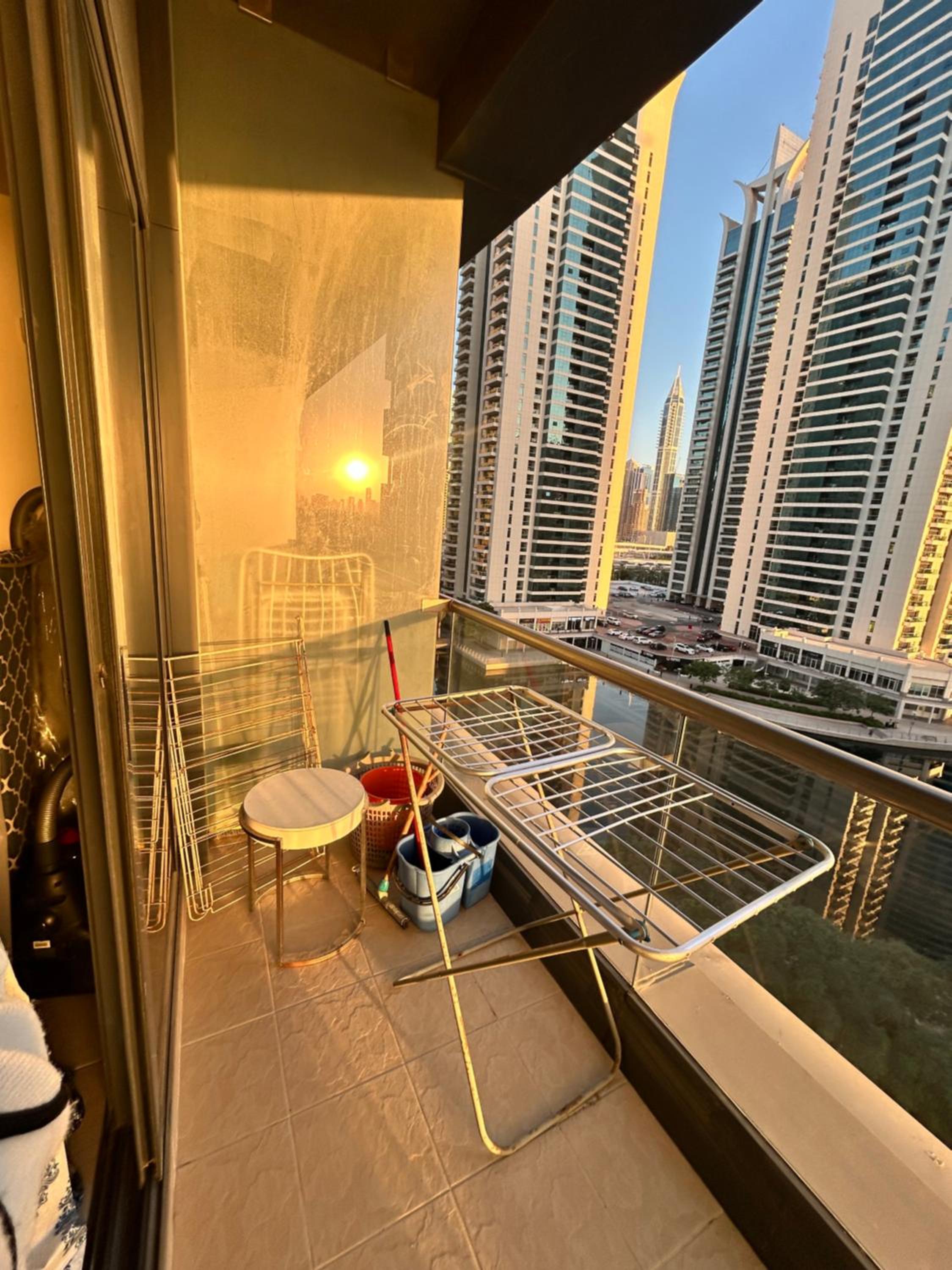 Click Stay - JLT - Studio & Balcony Lakes view Entire Apartment -RA