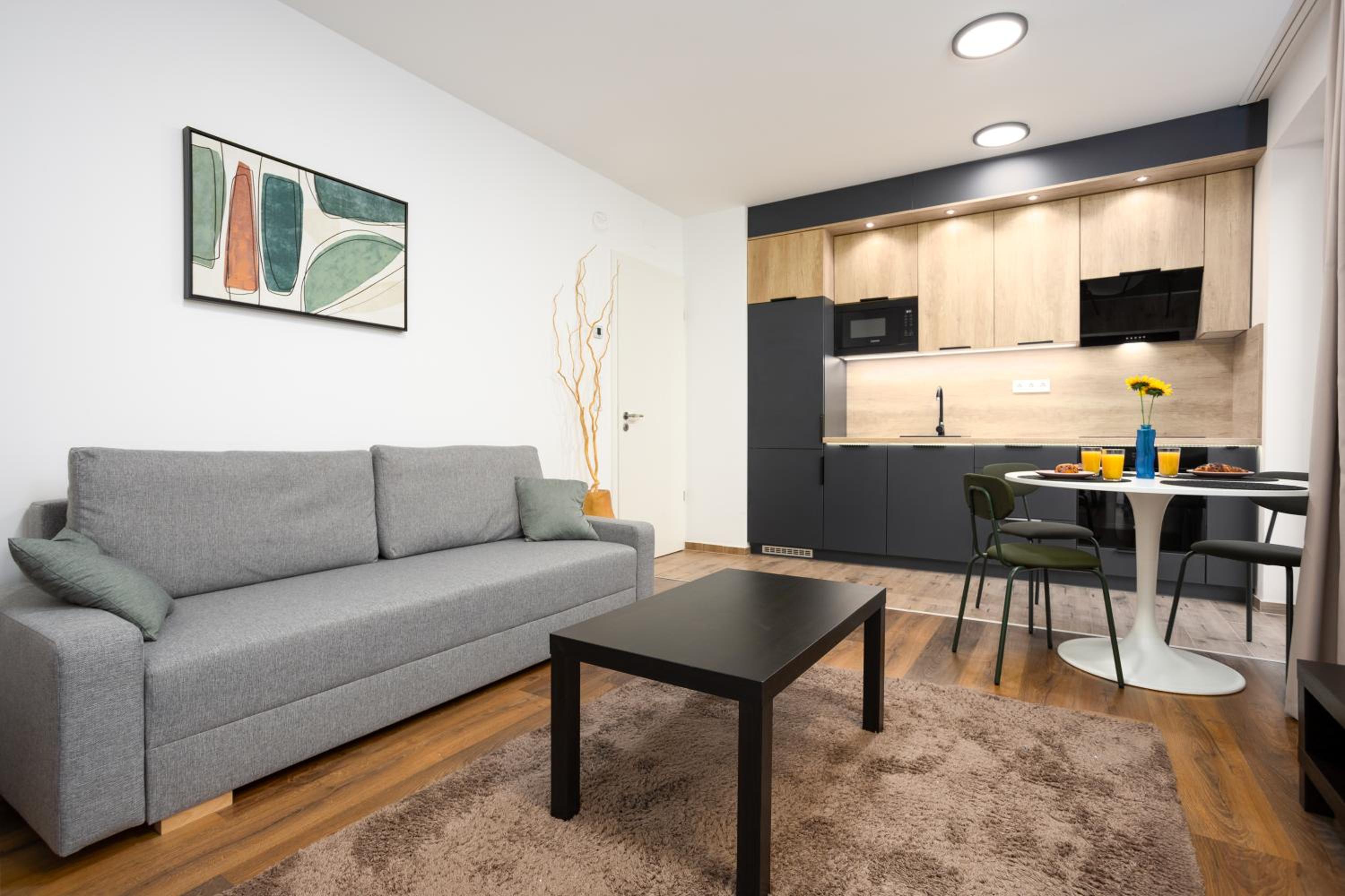 Waterfront City Azure Loft with FREE PARKING