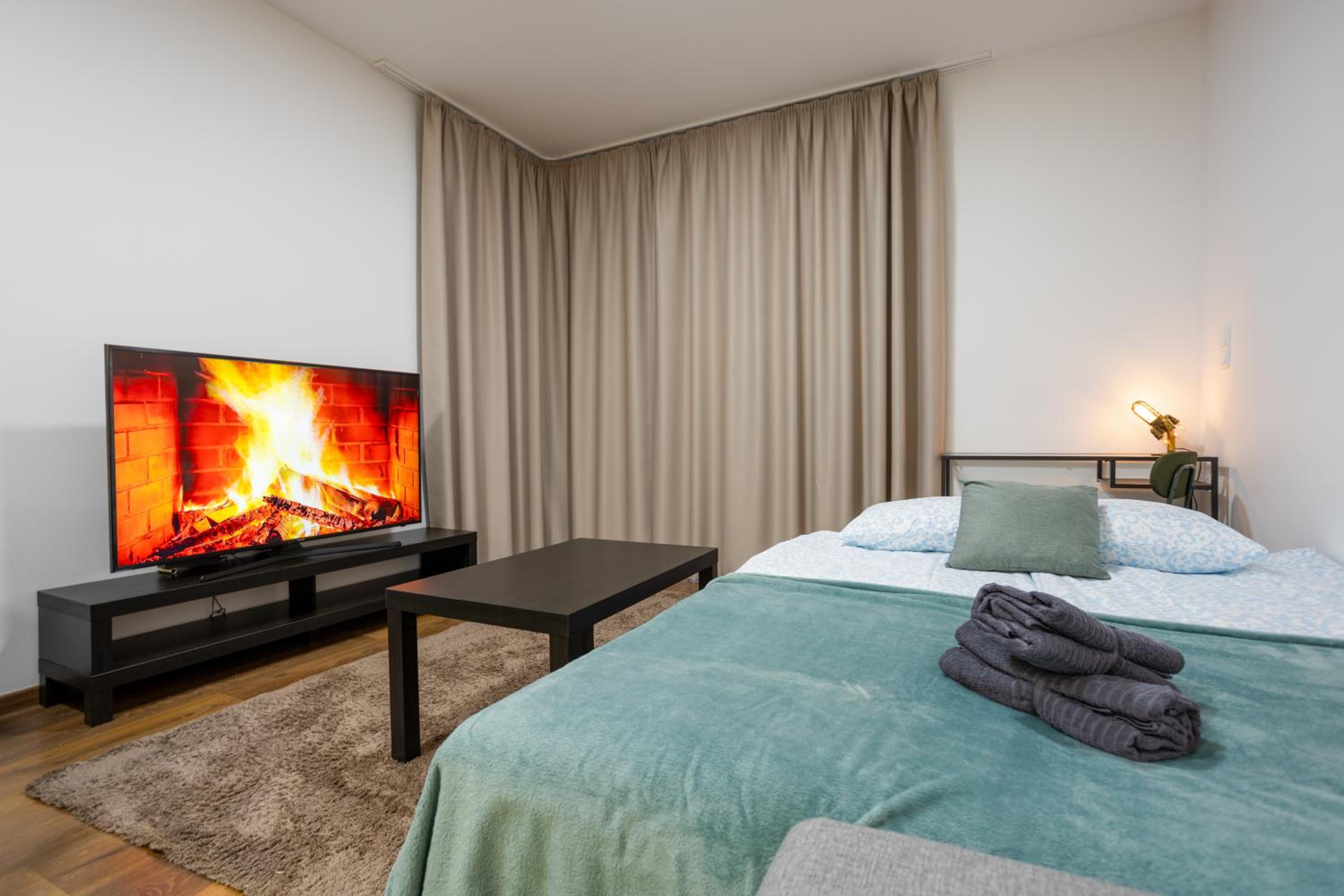 Waterfront City Azure Loft with FREE PARKING
