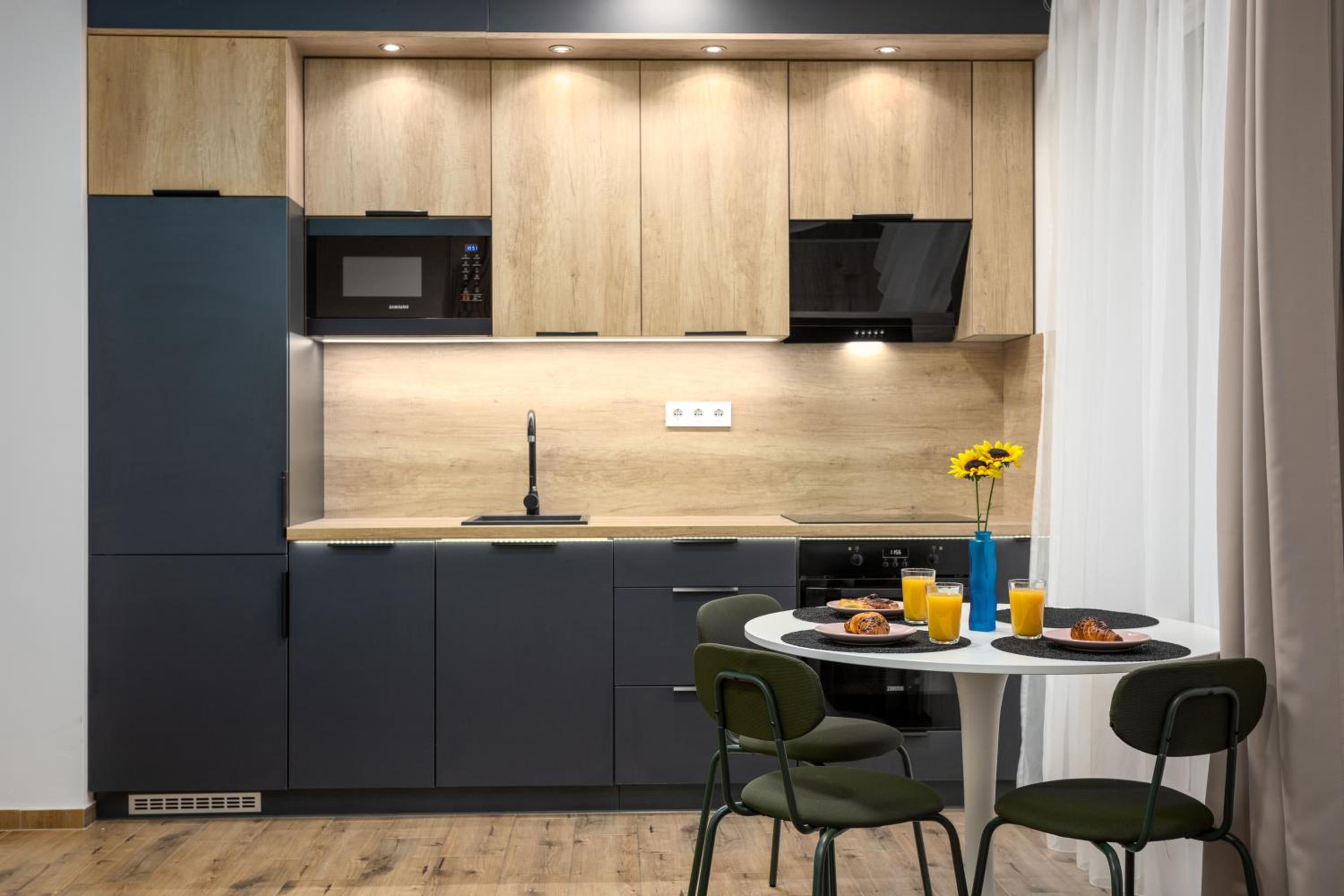 Waterfront City Azure Loft with FREE PARKING