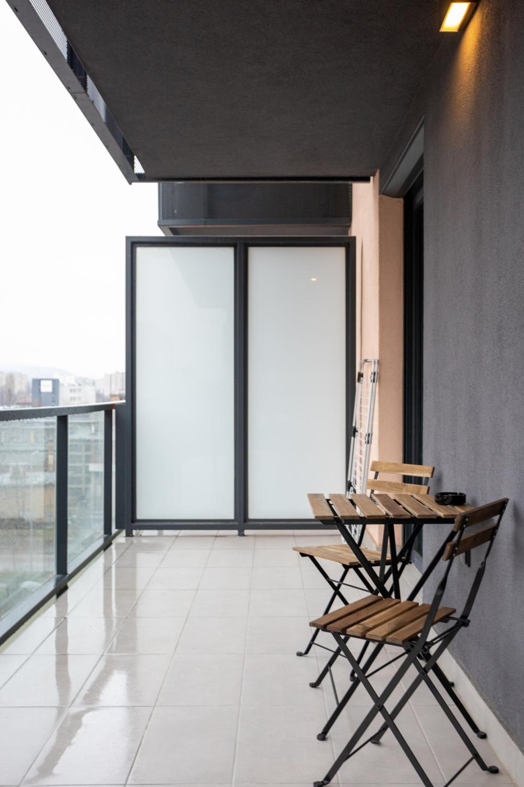 Waterfront City Azure Loft with FREE PARKING