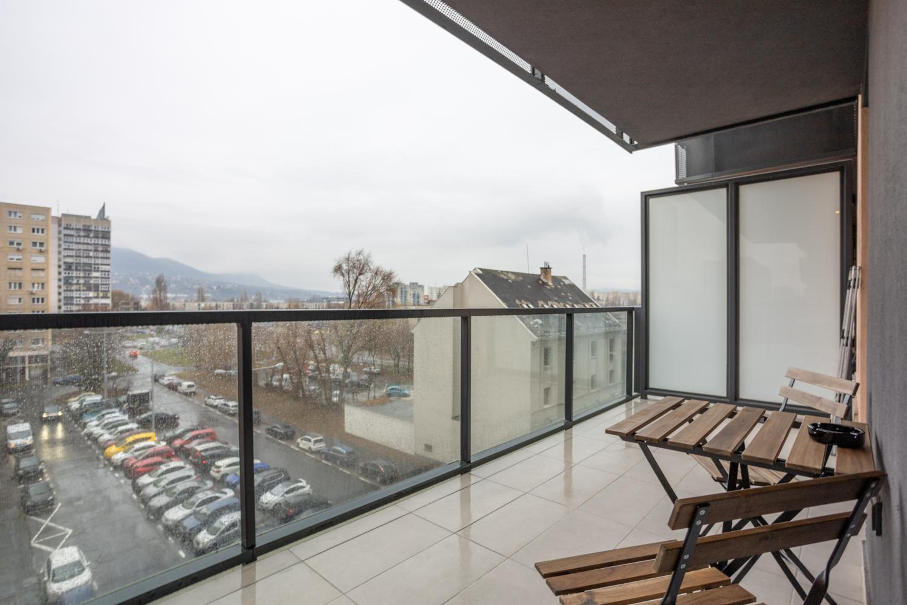 Waterfront City Azure Loft with FREE PARKING
