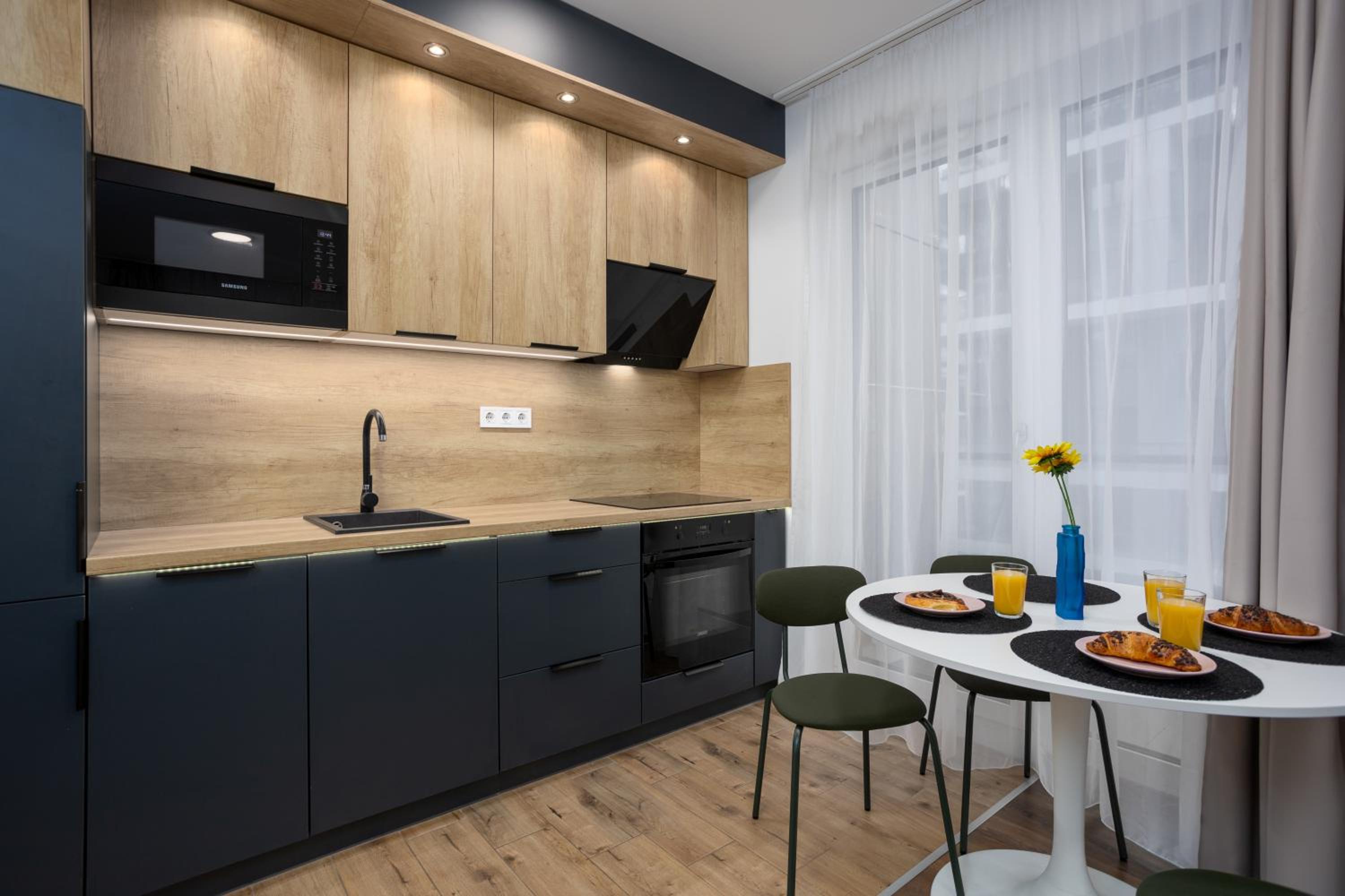 Waterfront City Azure Loft with FREE PARKING