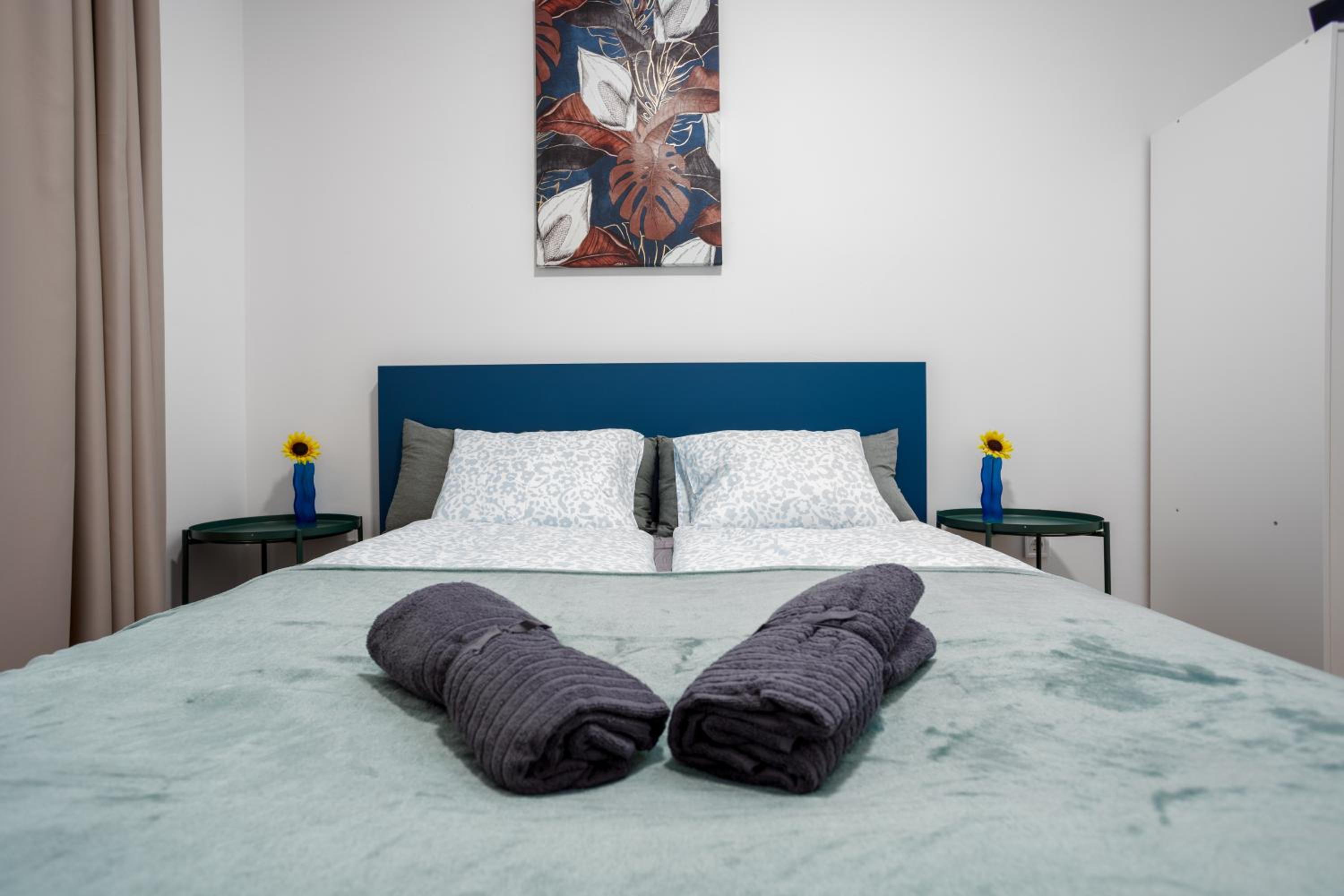 Waterfront City Azure Loft with FREE PARKING