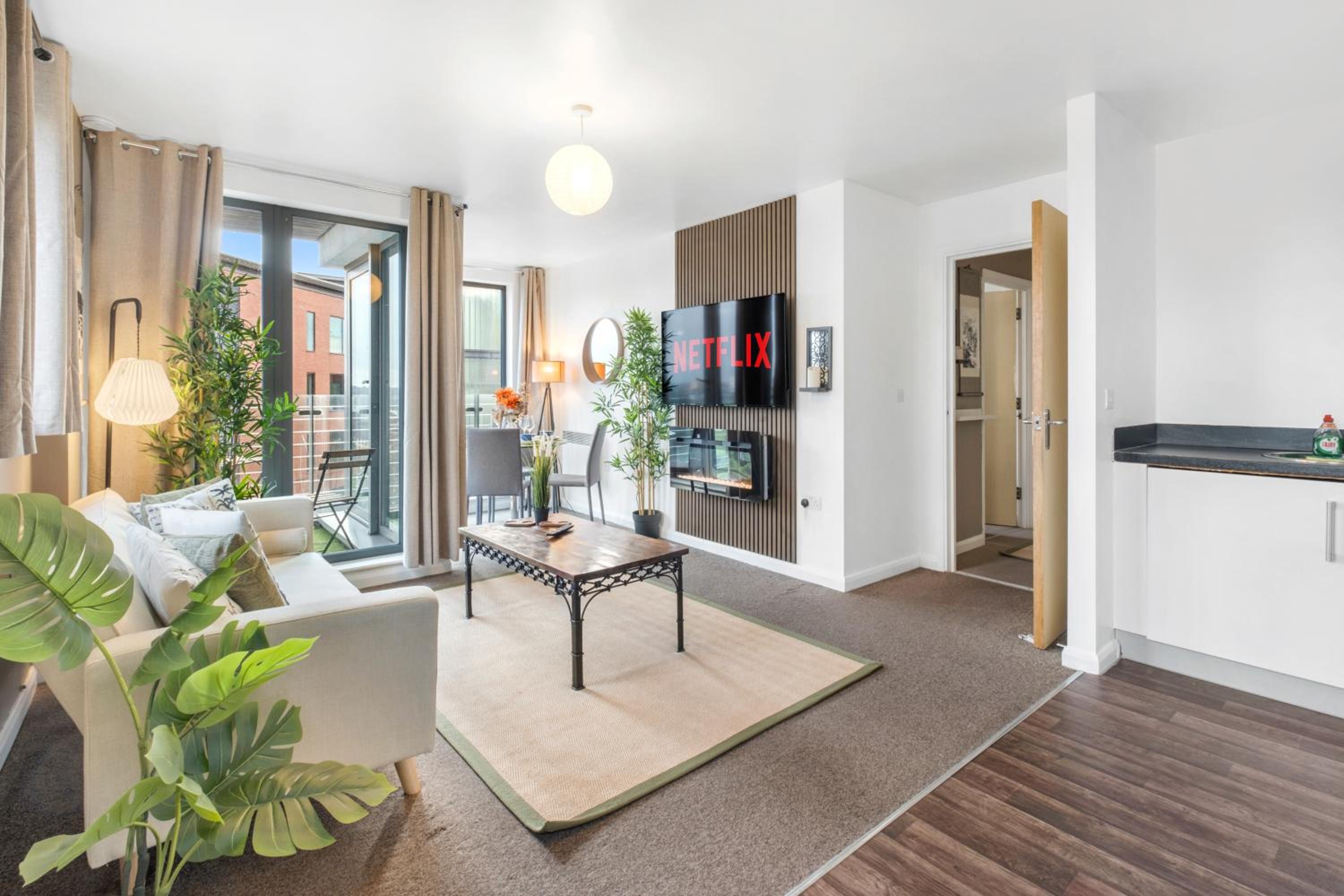 Orient City Loft with Free Parking, Balcony, and Netflix