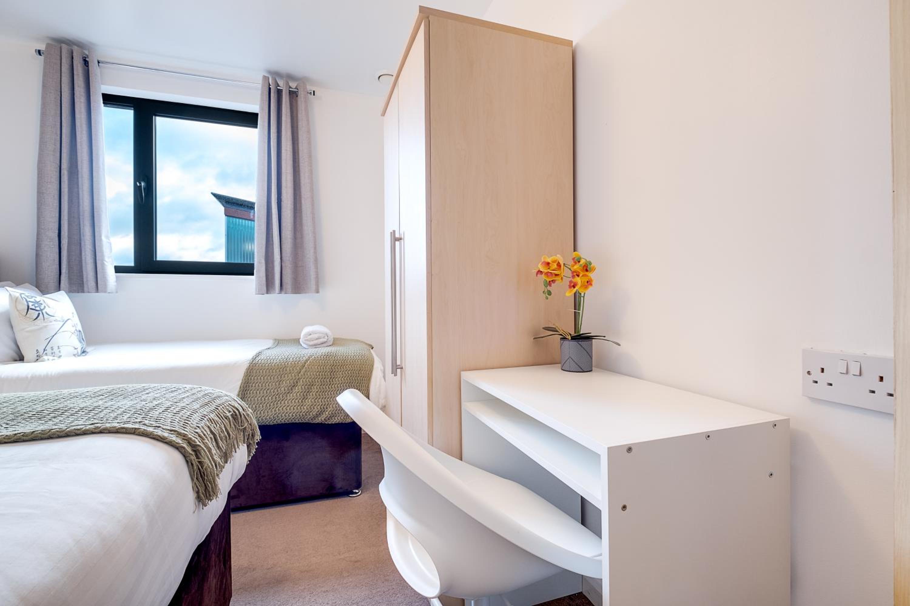 Orient City Loft with Free Parking, Balcony, and Netflix
