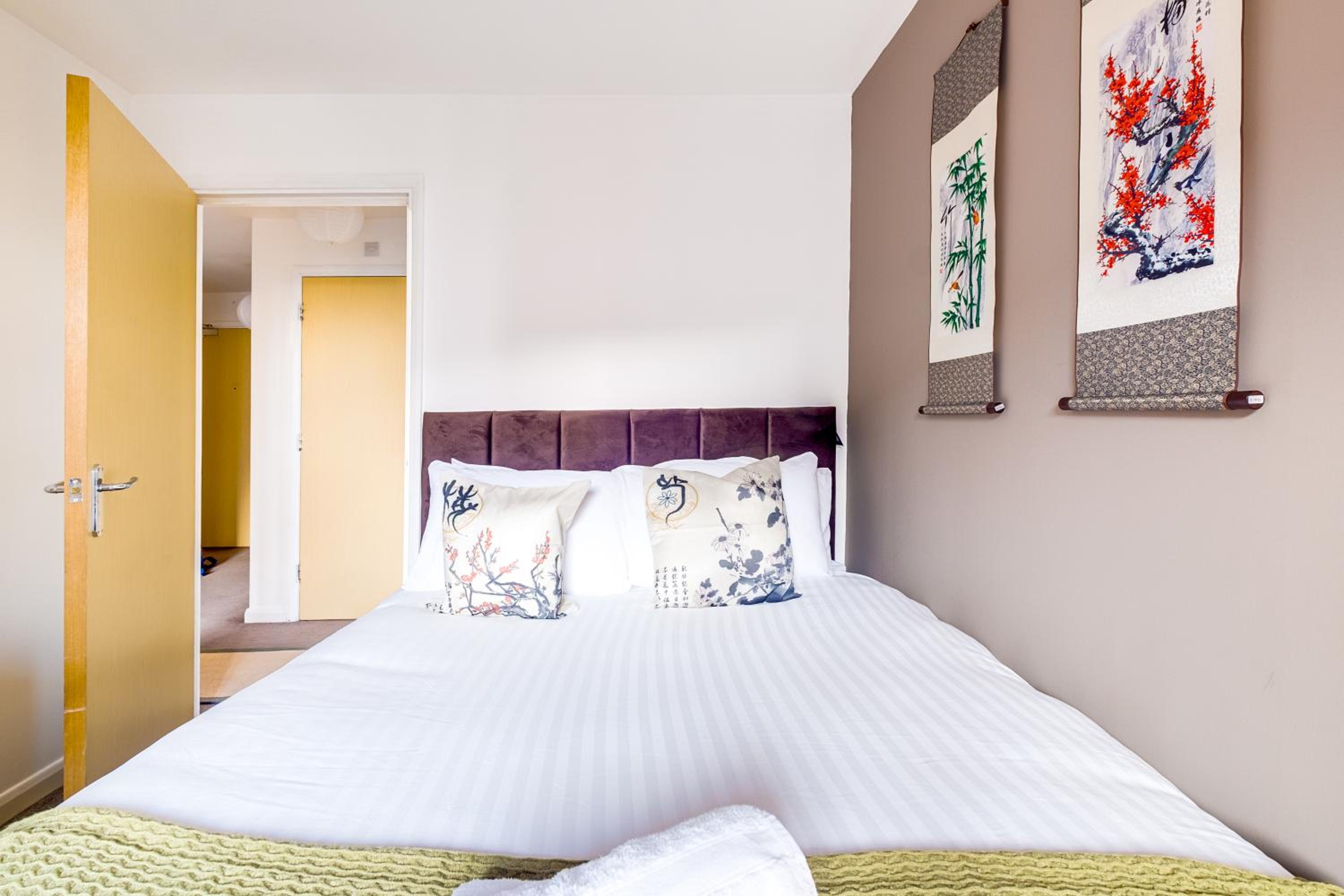 Orient City Loft with Free Parking, Balcony, and Netflix