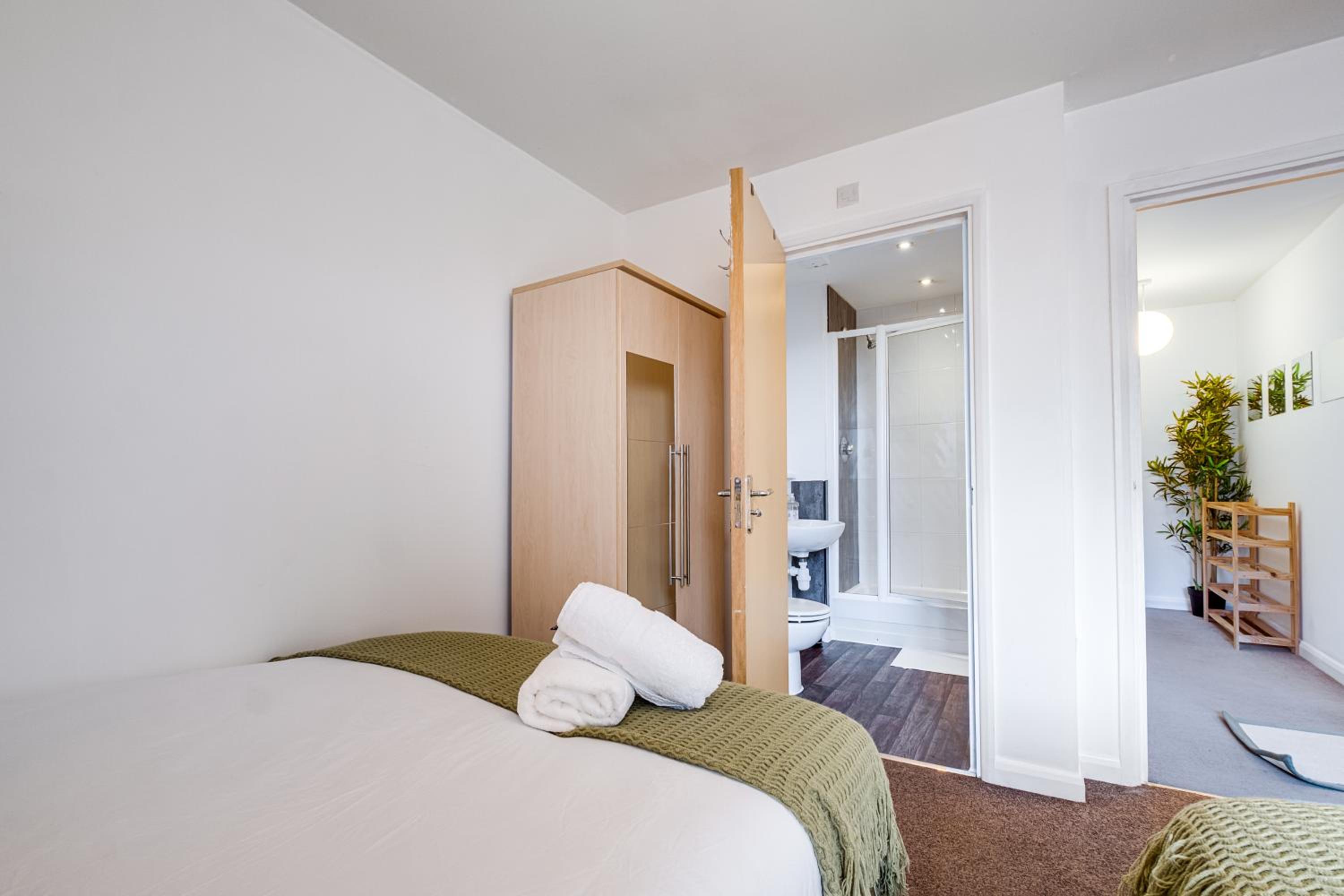 Orient City Loft with Free Parking, Balcony, and Netflix