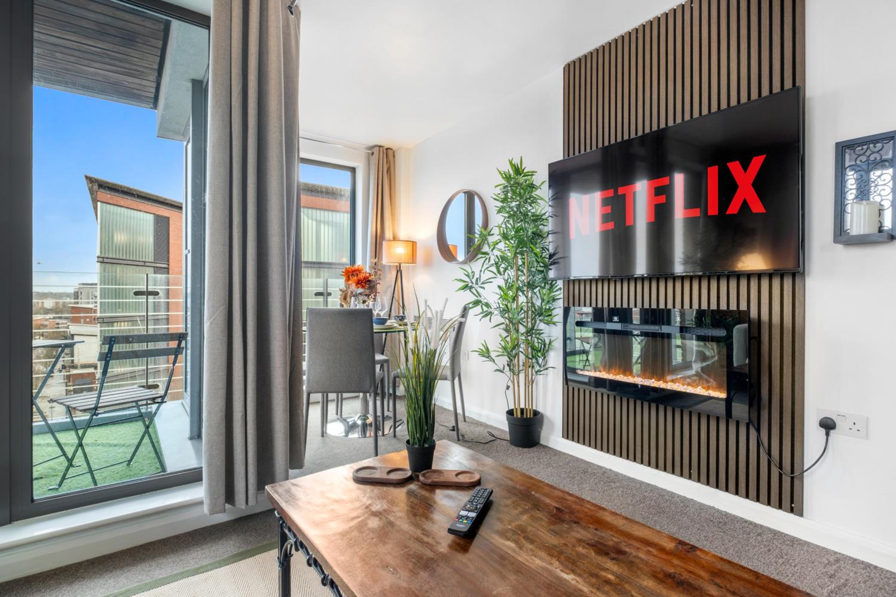 Orient City Loft with Free Parking, Balcony, and Netflix