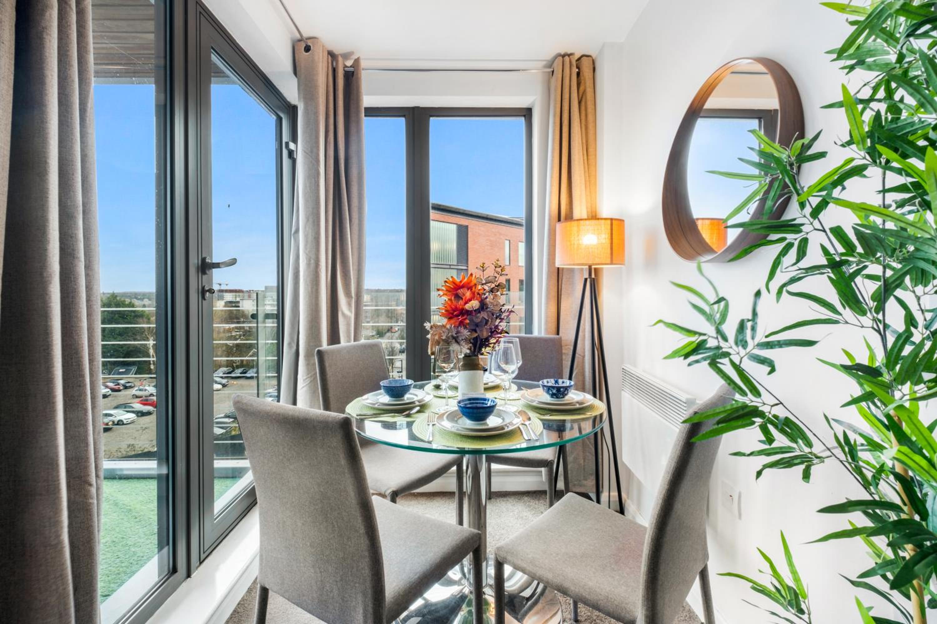Orient City Loft with Free Parking, Balcony, and Netflix
