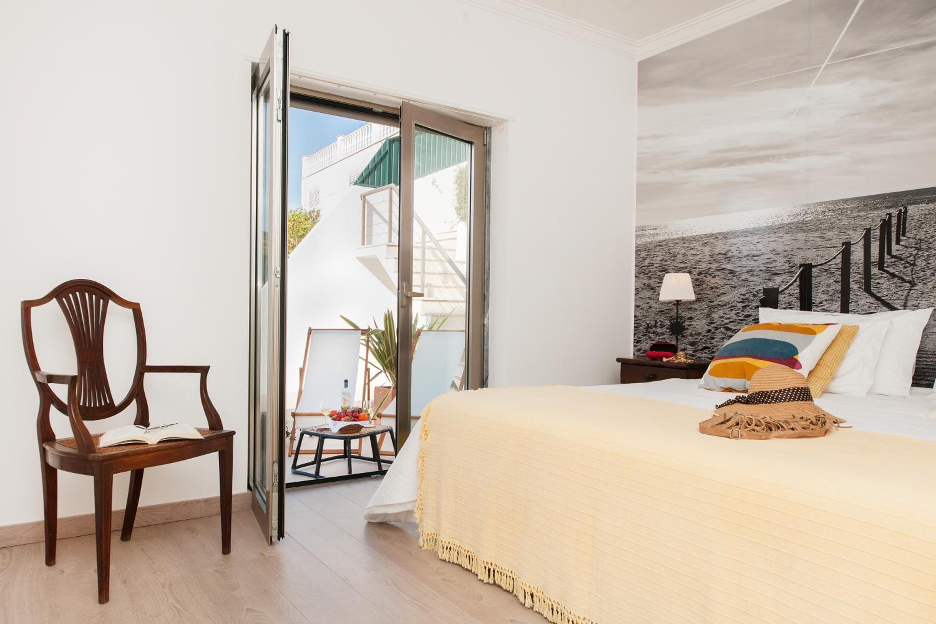 Beachouse - Surf, Bed & Breakfast