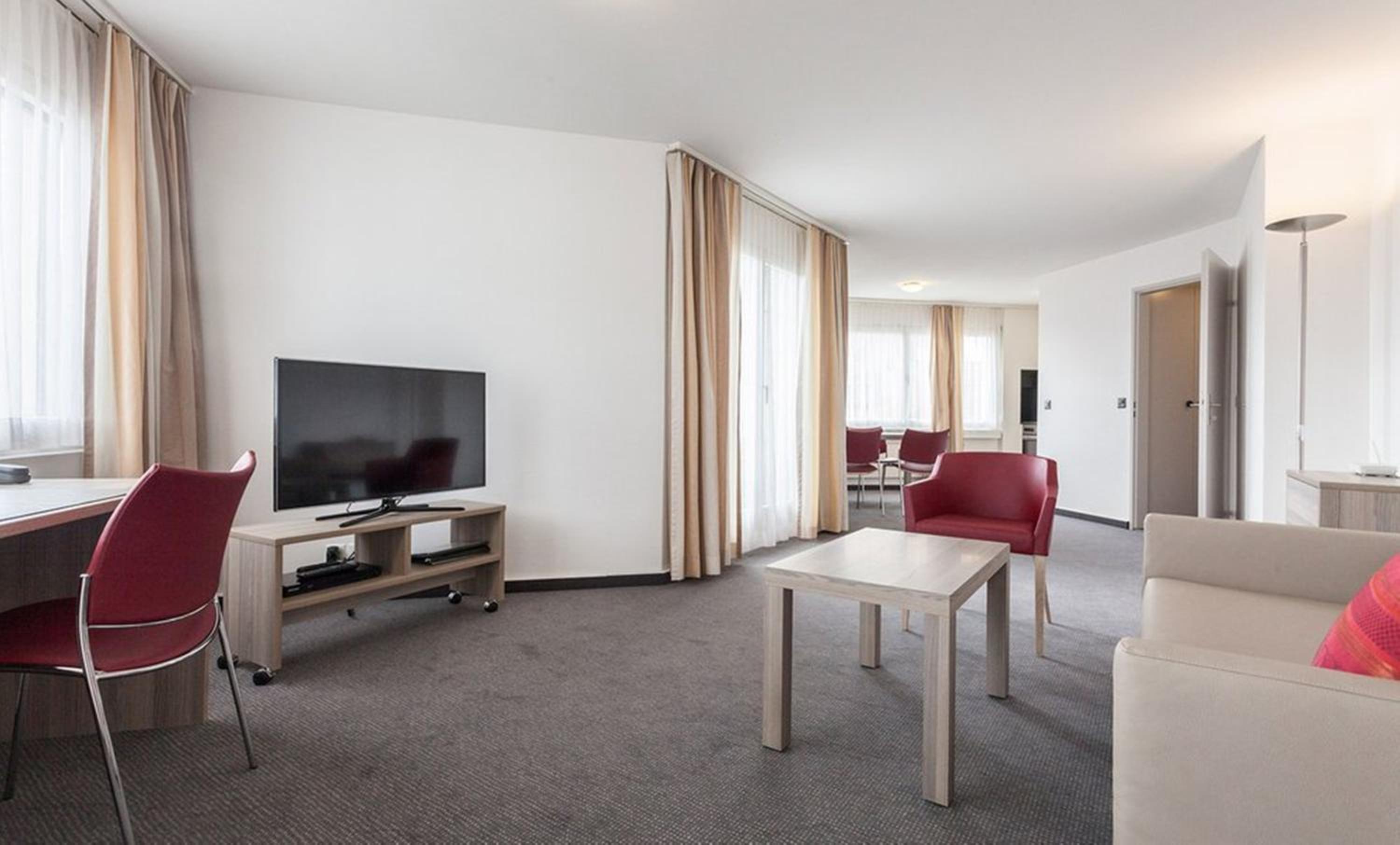 EMA House Serviced Apartments Aussersihl view 2