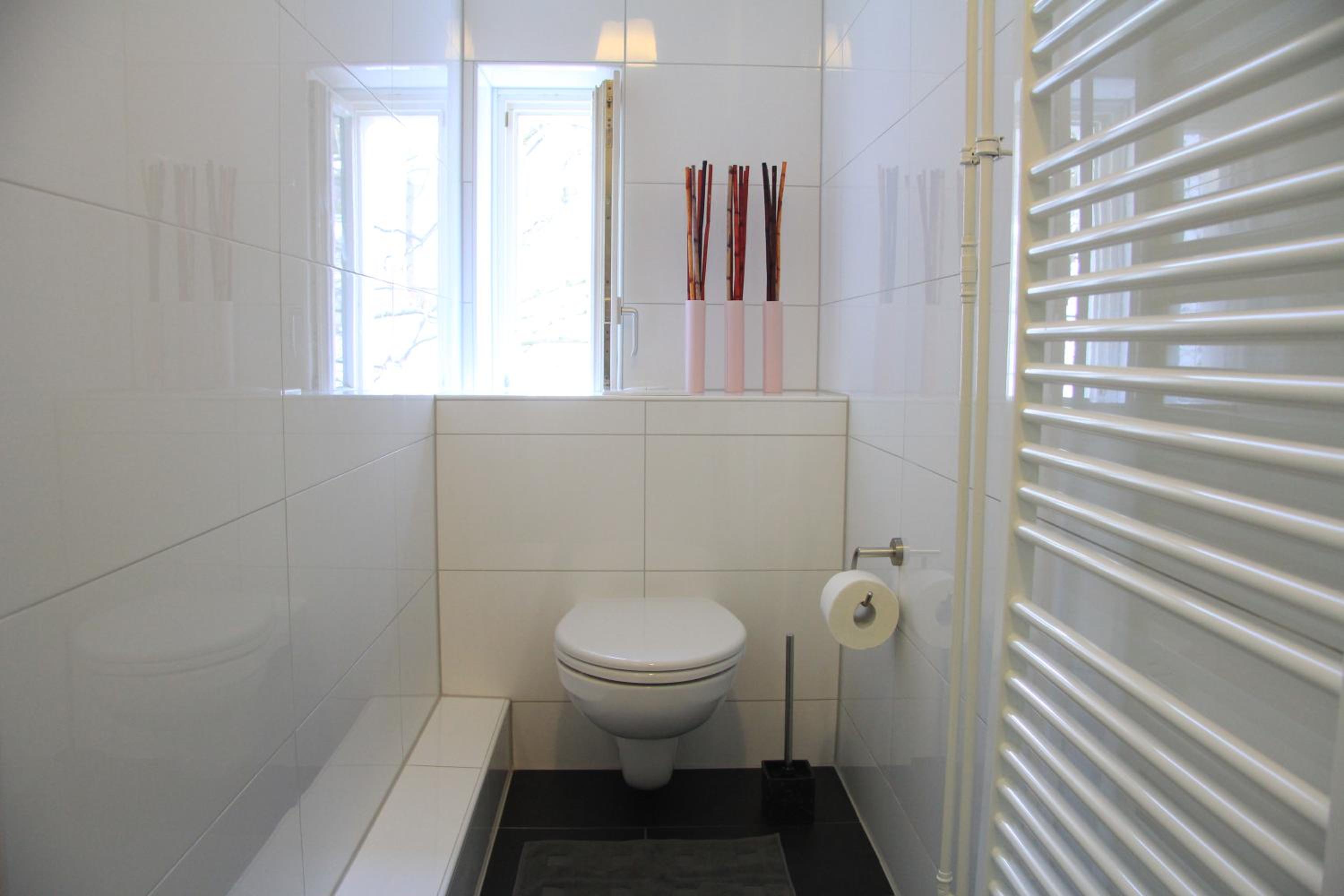 Nollendorf Apartments - 1 separate bedroom and 1 living room with sofa bed in Motzstraße