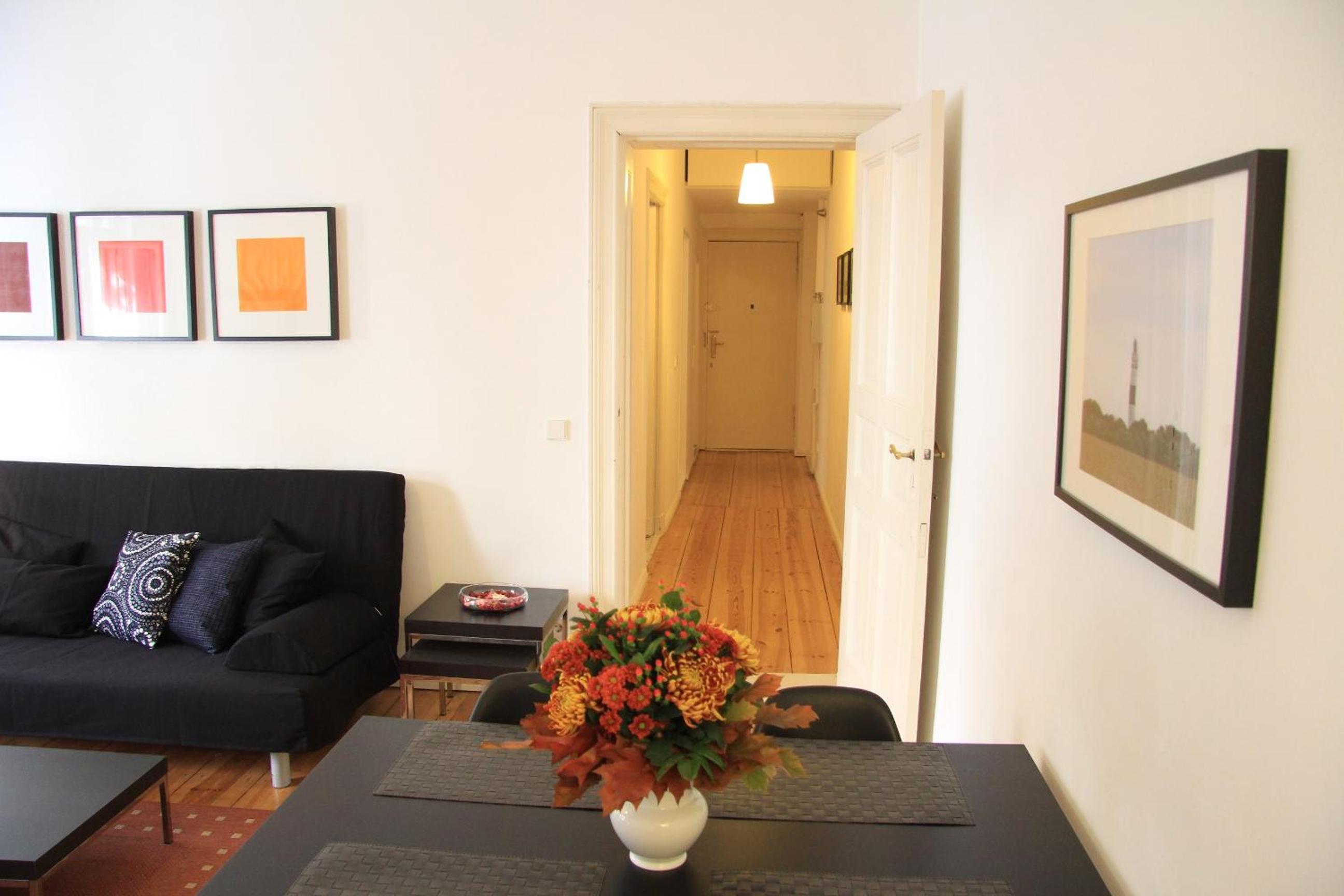 Nollendorf Apartments - 1 separate bedroom and 1 living room with sofa bed in Motzstraße
