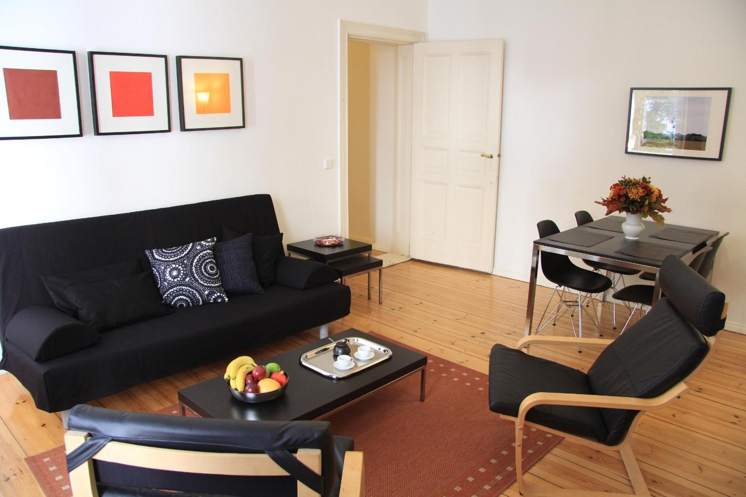 Nollendorf Apartments - 1 separate bedroom and 1 living room with sofa bed in Motzstraße