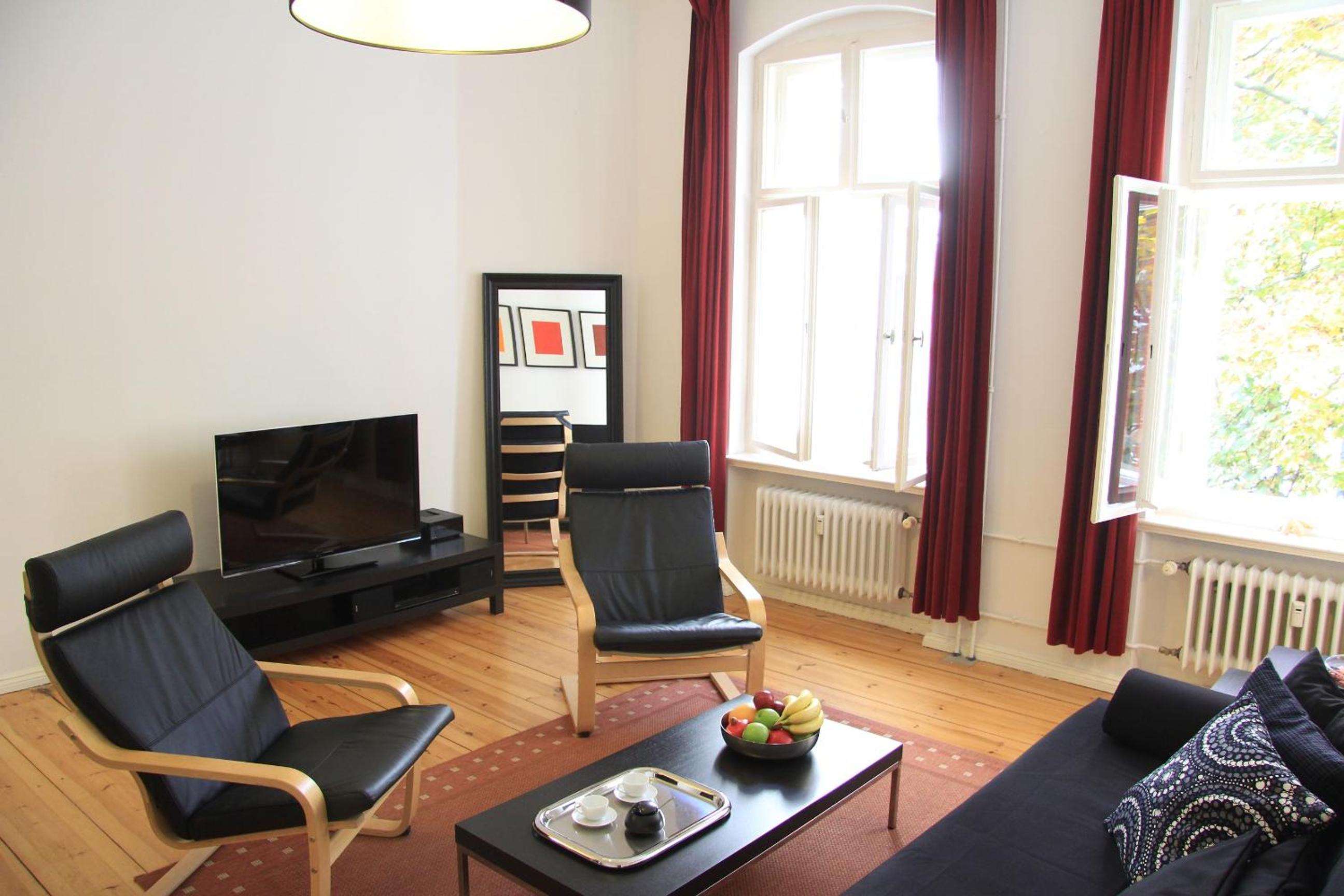 Nollendorf Apartments - 1 separate bedroom and 1 living room with sofa bed in Motzstraße