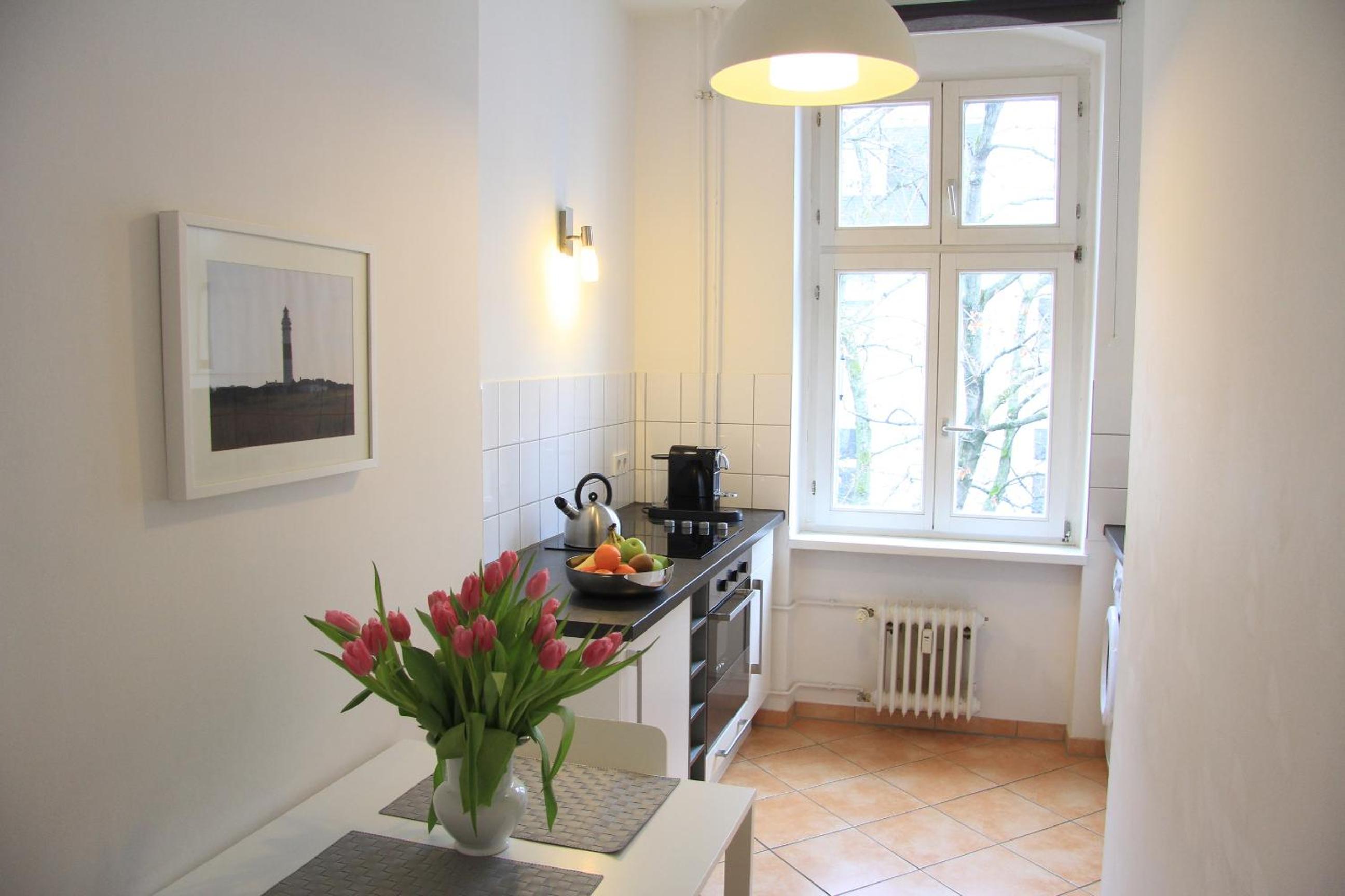 Nollendorf Apartments - 1 separate bedroom and 1 living room with sofa bed in Motzstraße