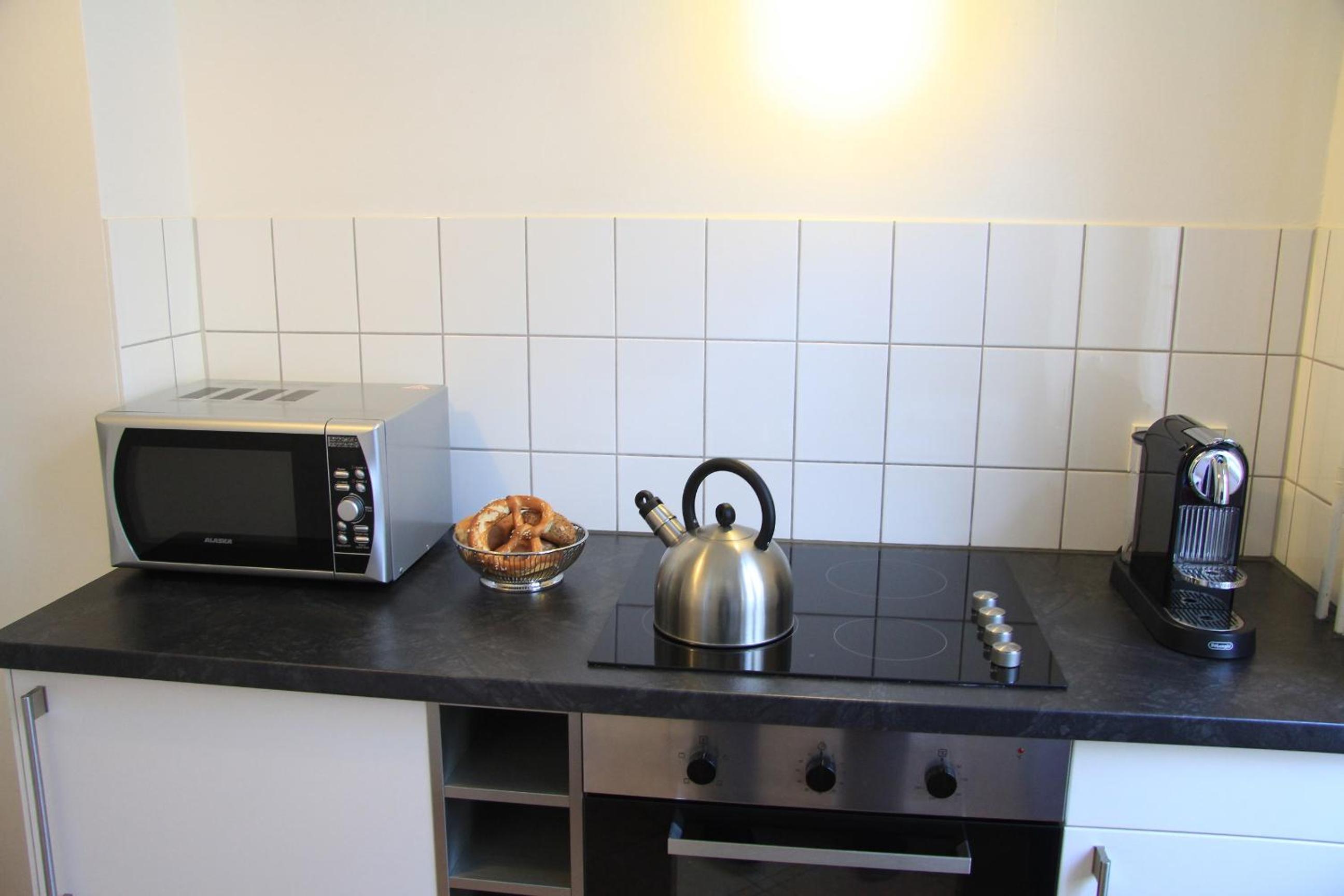 Nollendorf Apartments - 1 separate bedroom and 1 living room with sofa bed in Motzstraße