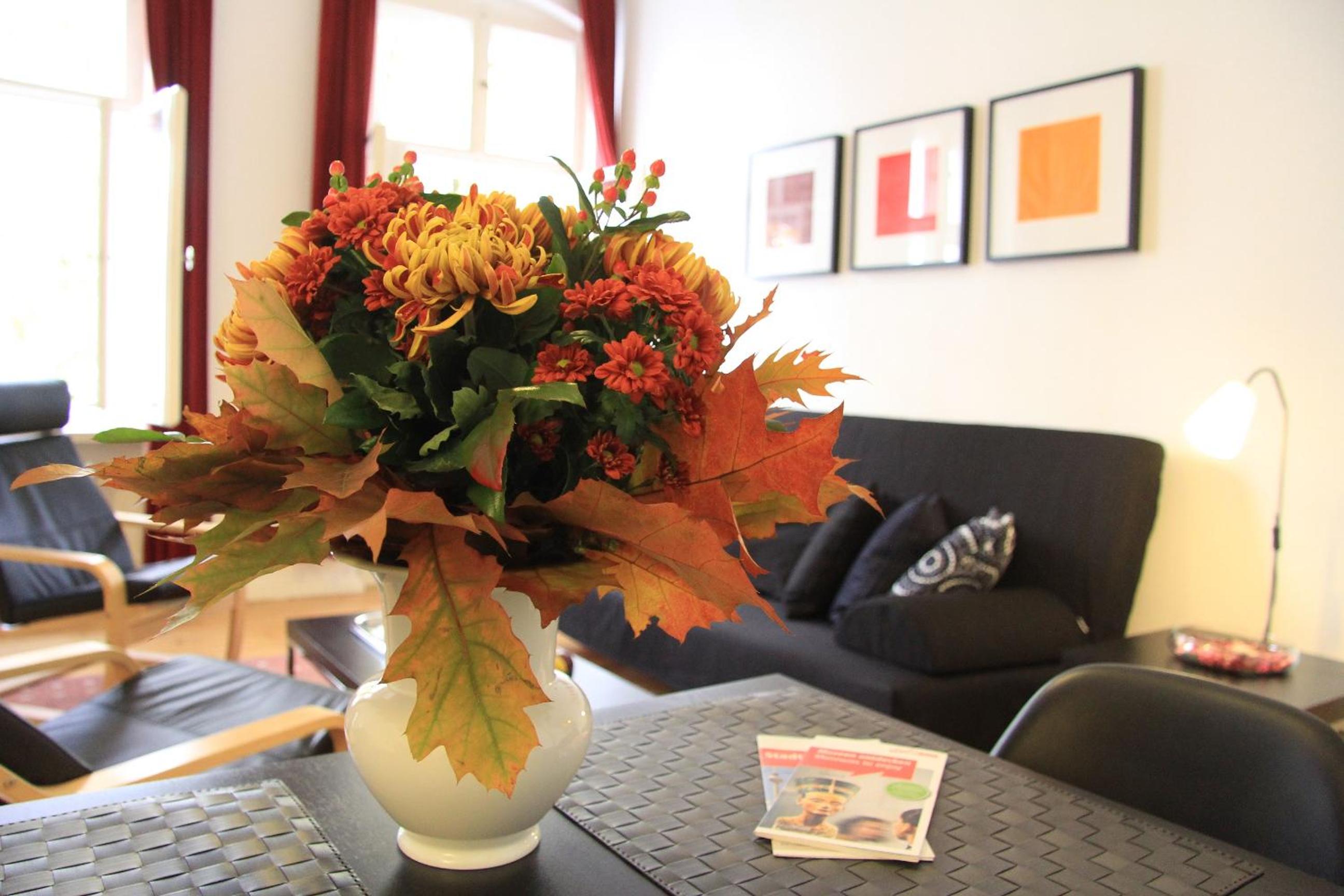 Nollendorf Apartments - 1 separate bedroom and 1 living room with sofa bed in Motzstraße