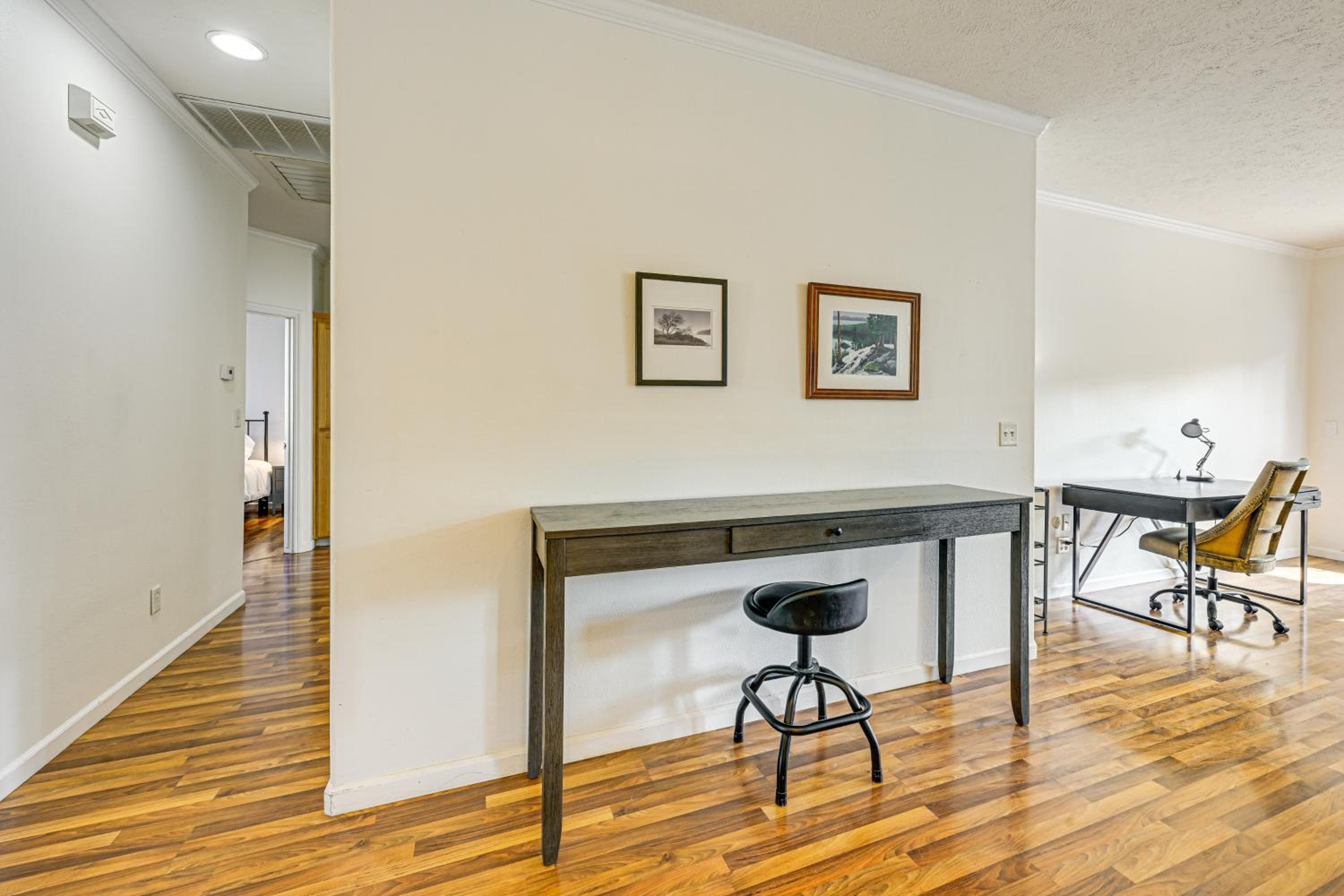 26 Mi to Fresno Pet-Friendly Home in Reedley!