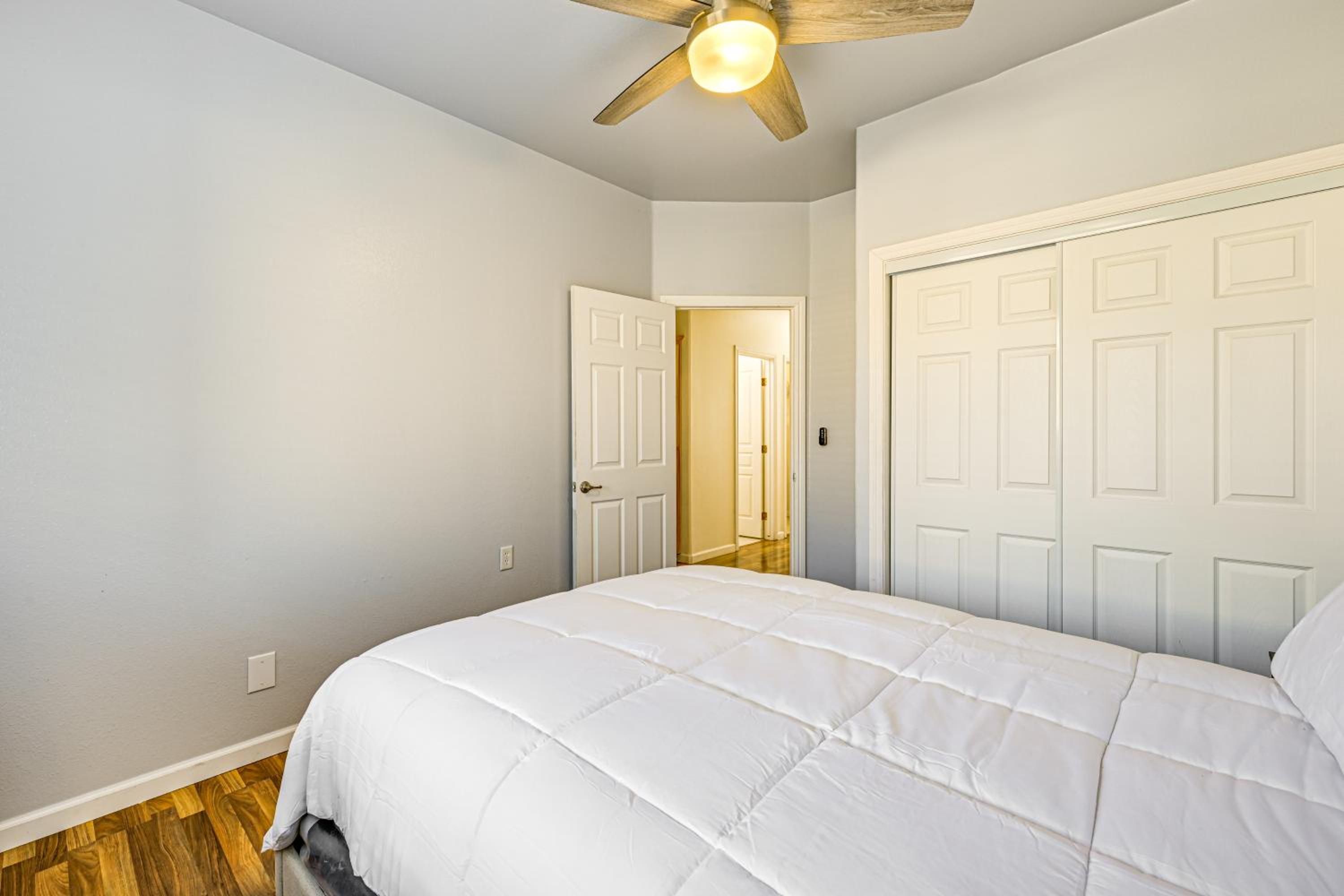 26 Mi to Fresno Pet-Friendly Home in Reedley!