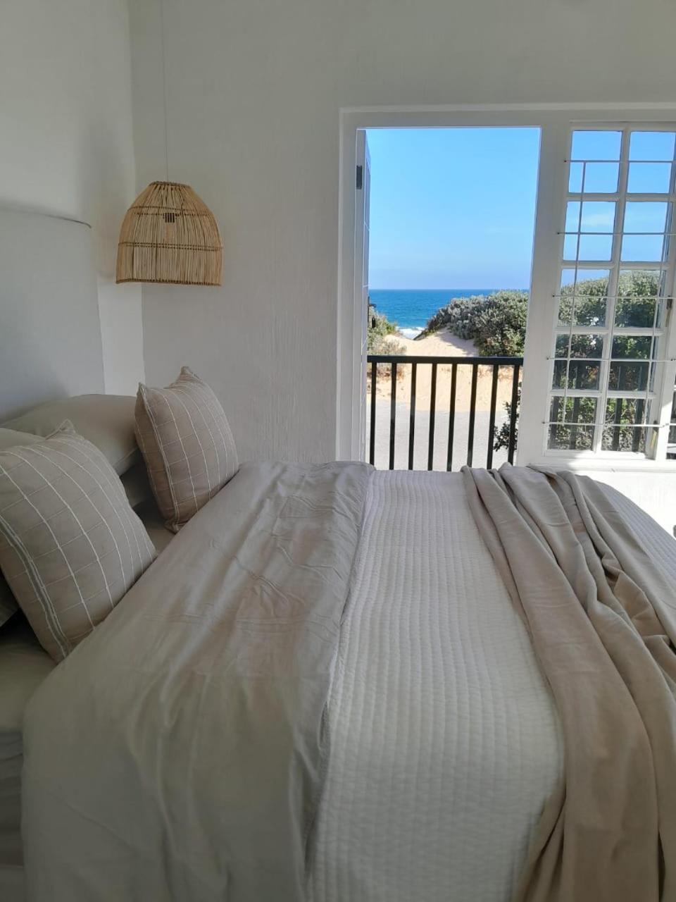 Ohana House - Unbeatable Location - Sea Views
