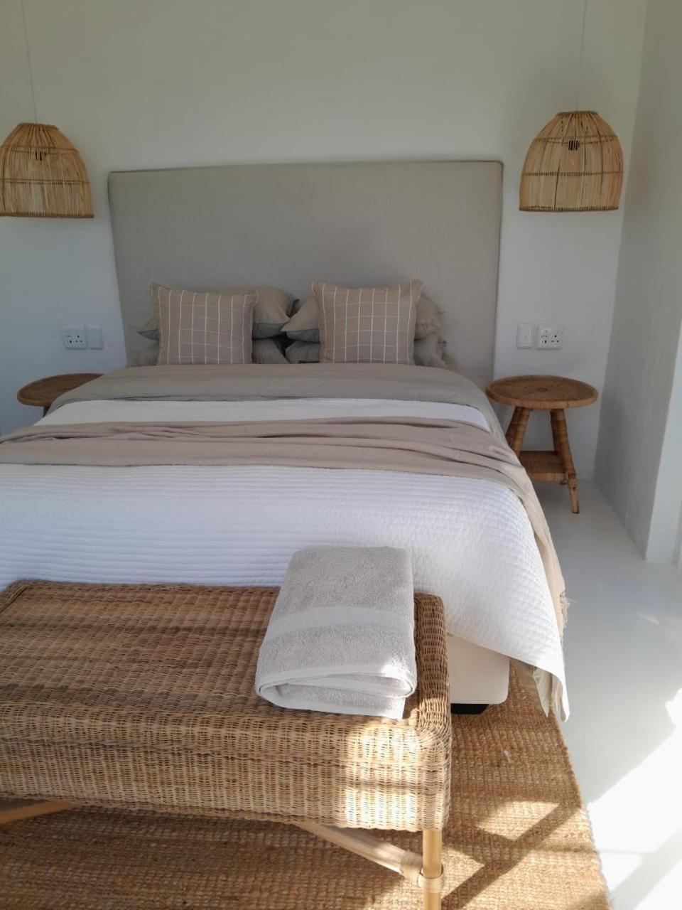 Ohana House - Unbeatable Location - Sea Views