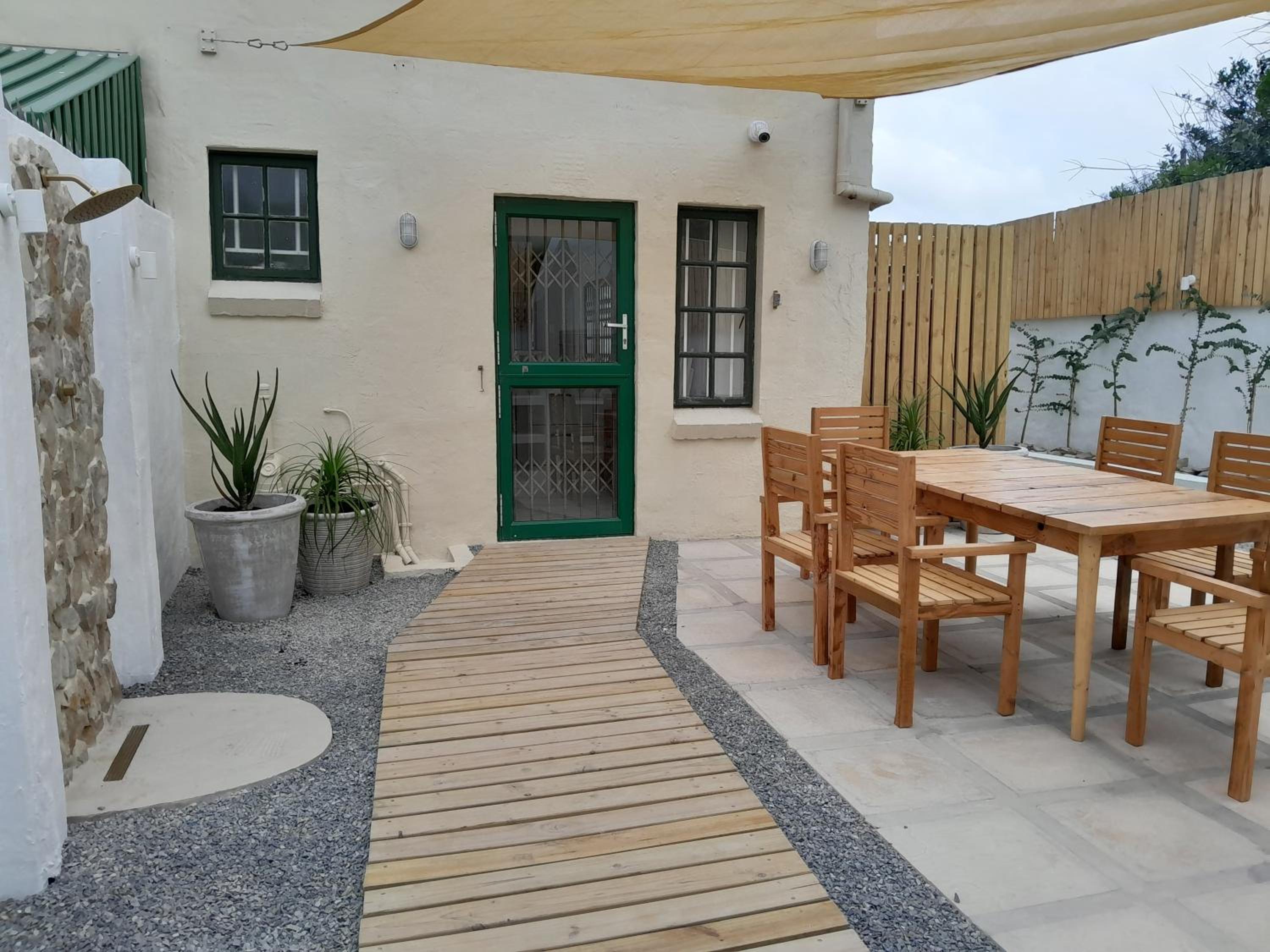 Ohana House - Unbeatable Location - Sea Views