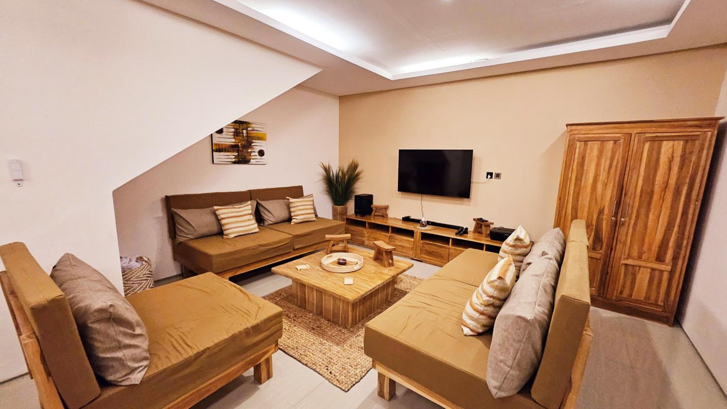 CASA DEMARA - Walking Distance to Top Dining & Nearby Beach Access
