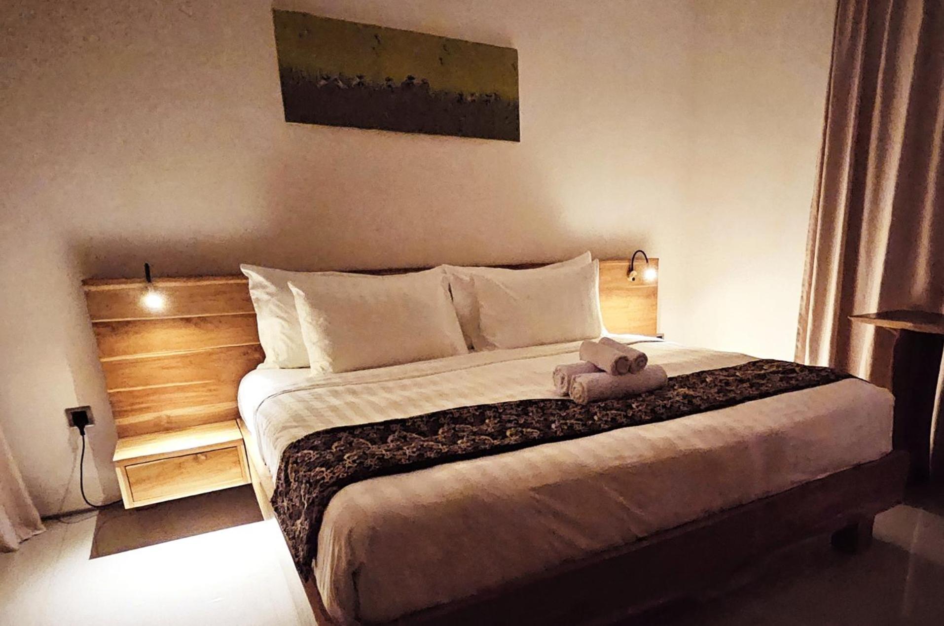 CASA DEMARA - Walking Distance to Top Dining & Nearby Beach Access