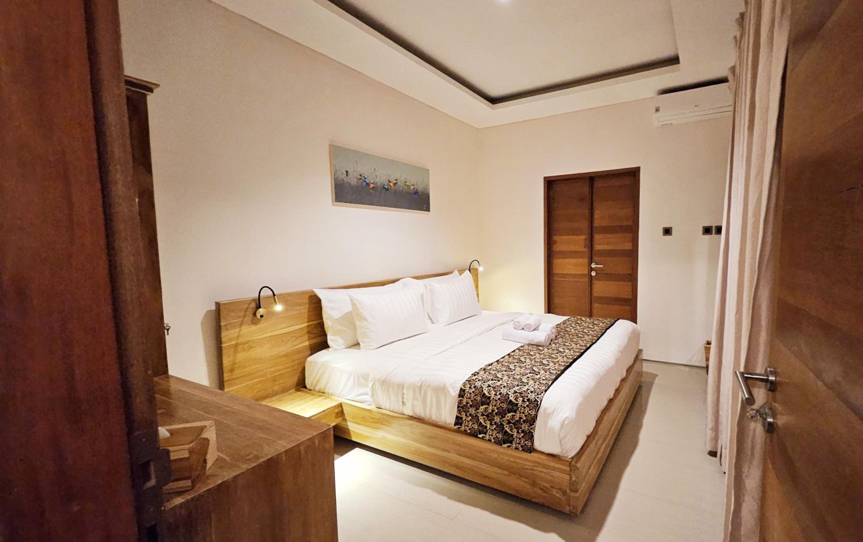 CASA DEMARA - Walking Distance to Top Dining & Nearby Beach Access