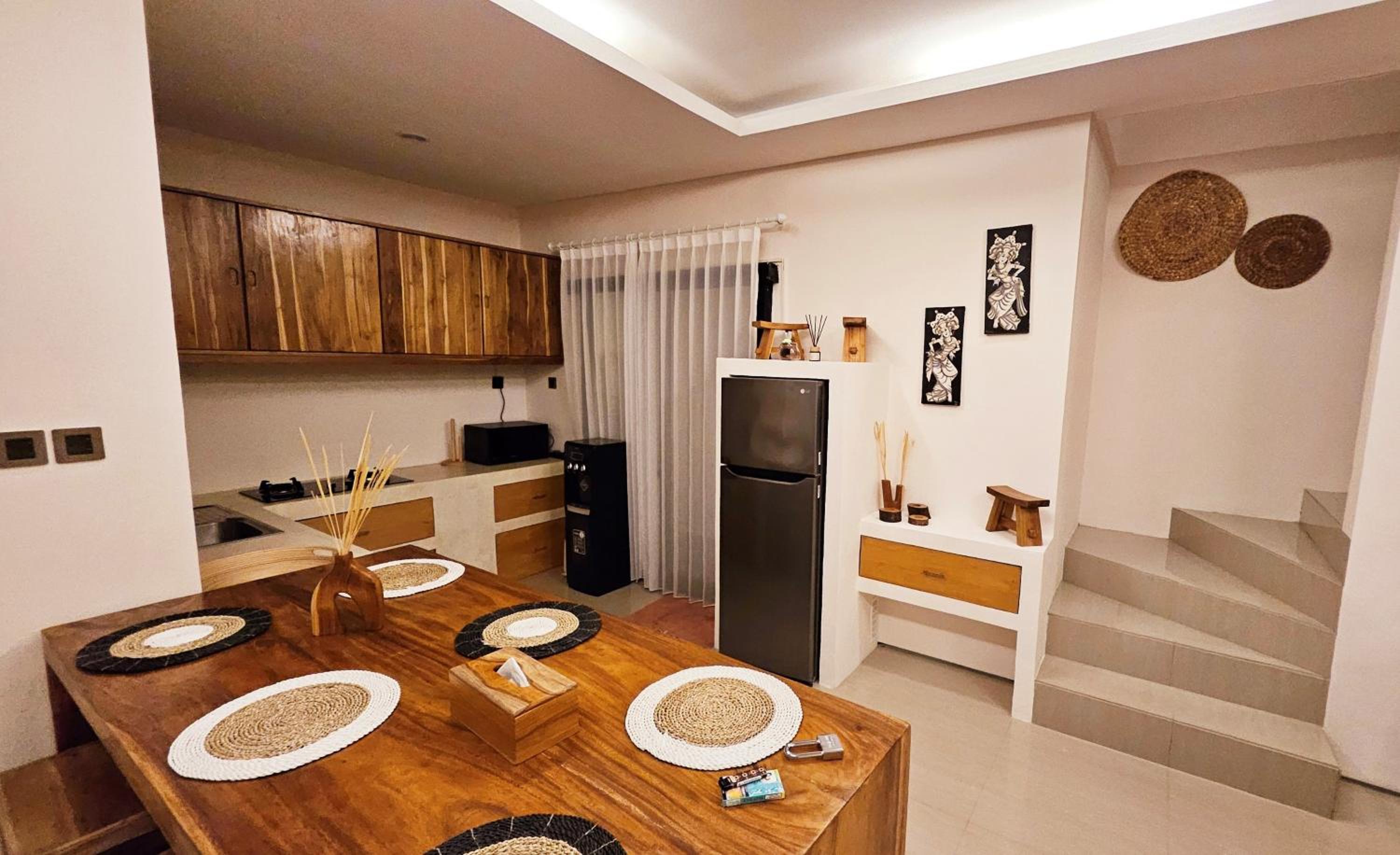 CASA DEMARA - Walking Distance to Top Dining & Nearby Beach Access