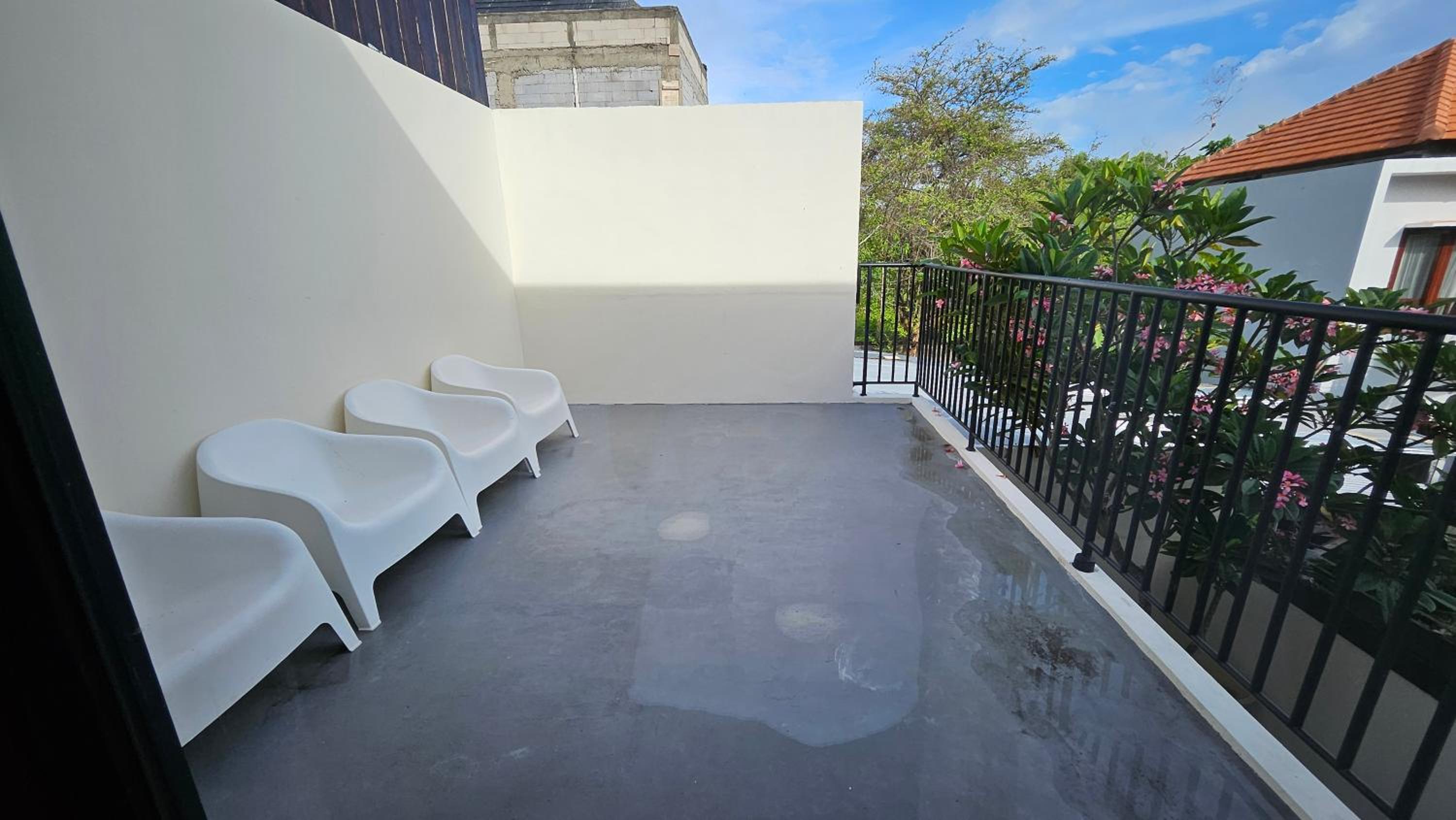 CASA DEMARA - Walking Distance to Top Dining & Nearby Beach Access