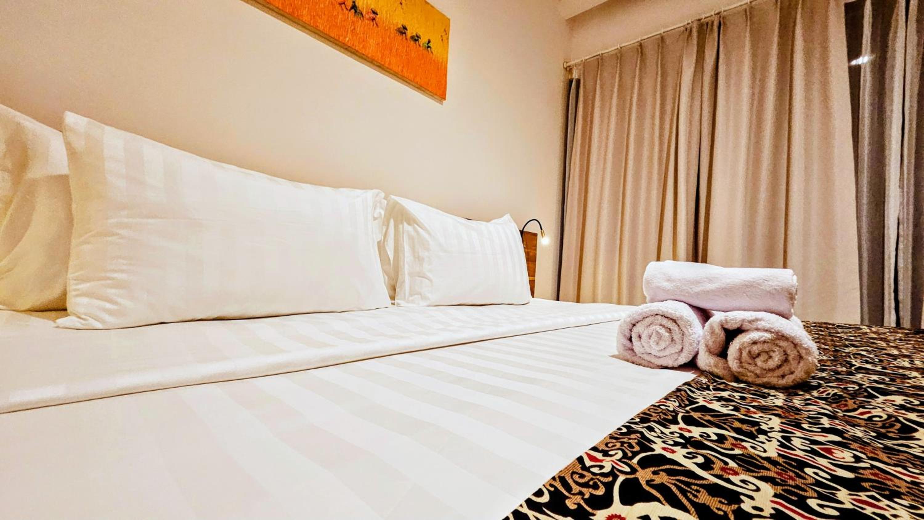 CASA DEMARA - Walking Distance to Top Dining & Nearby Beach Access