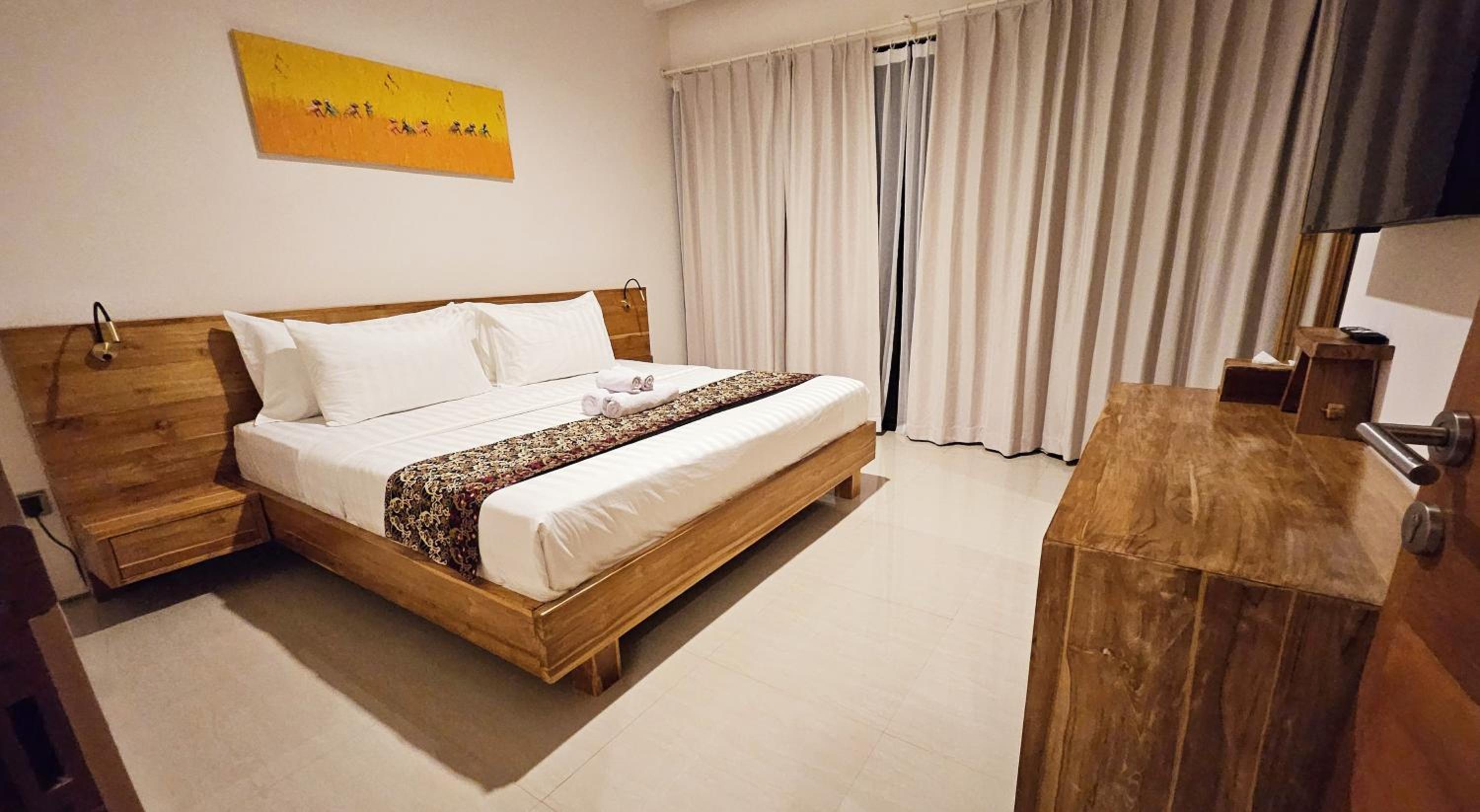 CASA DEMARA - Walking Distance to Top Dining & Nearby Beach Access