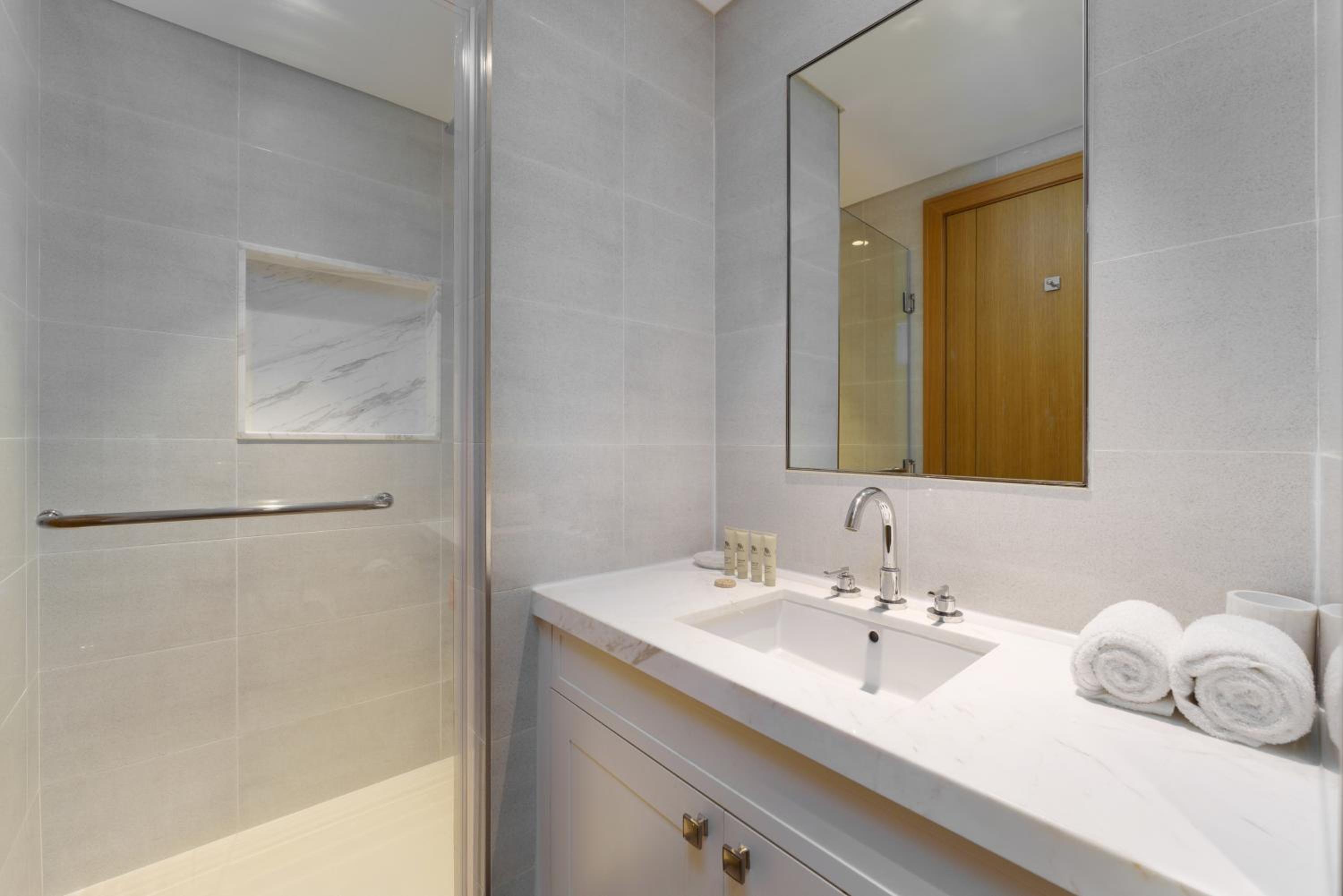 Maison Privee - Ultimate Living with Front-Row Views of Burj Khalifa & Dubai Fountains