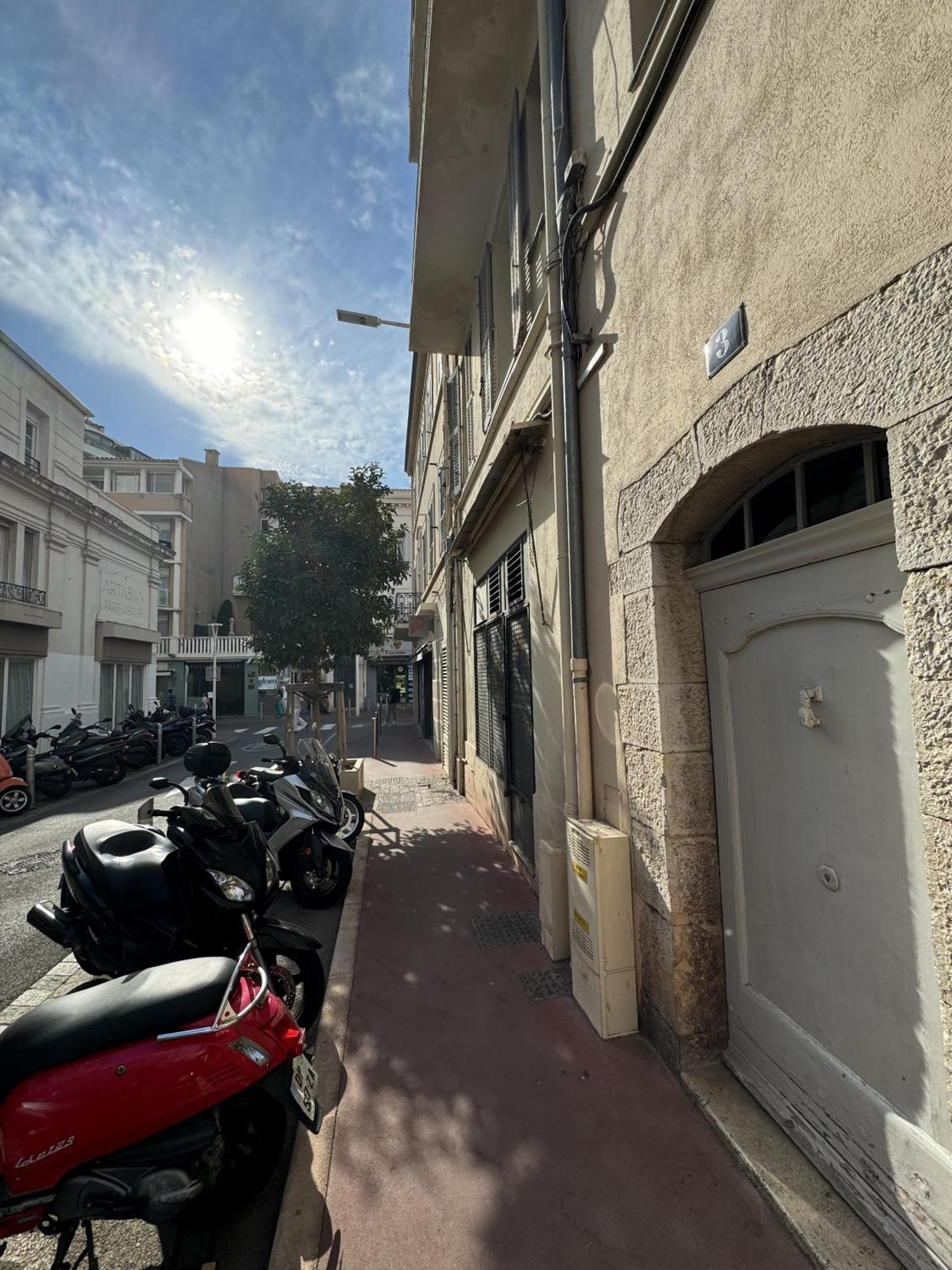 Exceptionnel F2 Saint-honoré L
