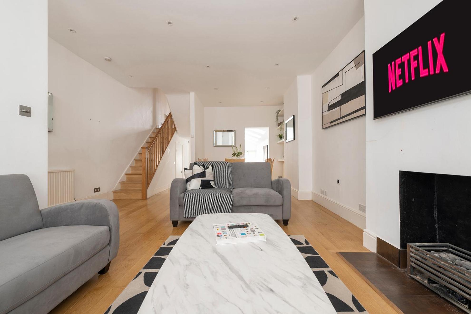 Fulham Spacious 4BD Home, Parking & Garden, WiFi