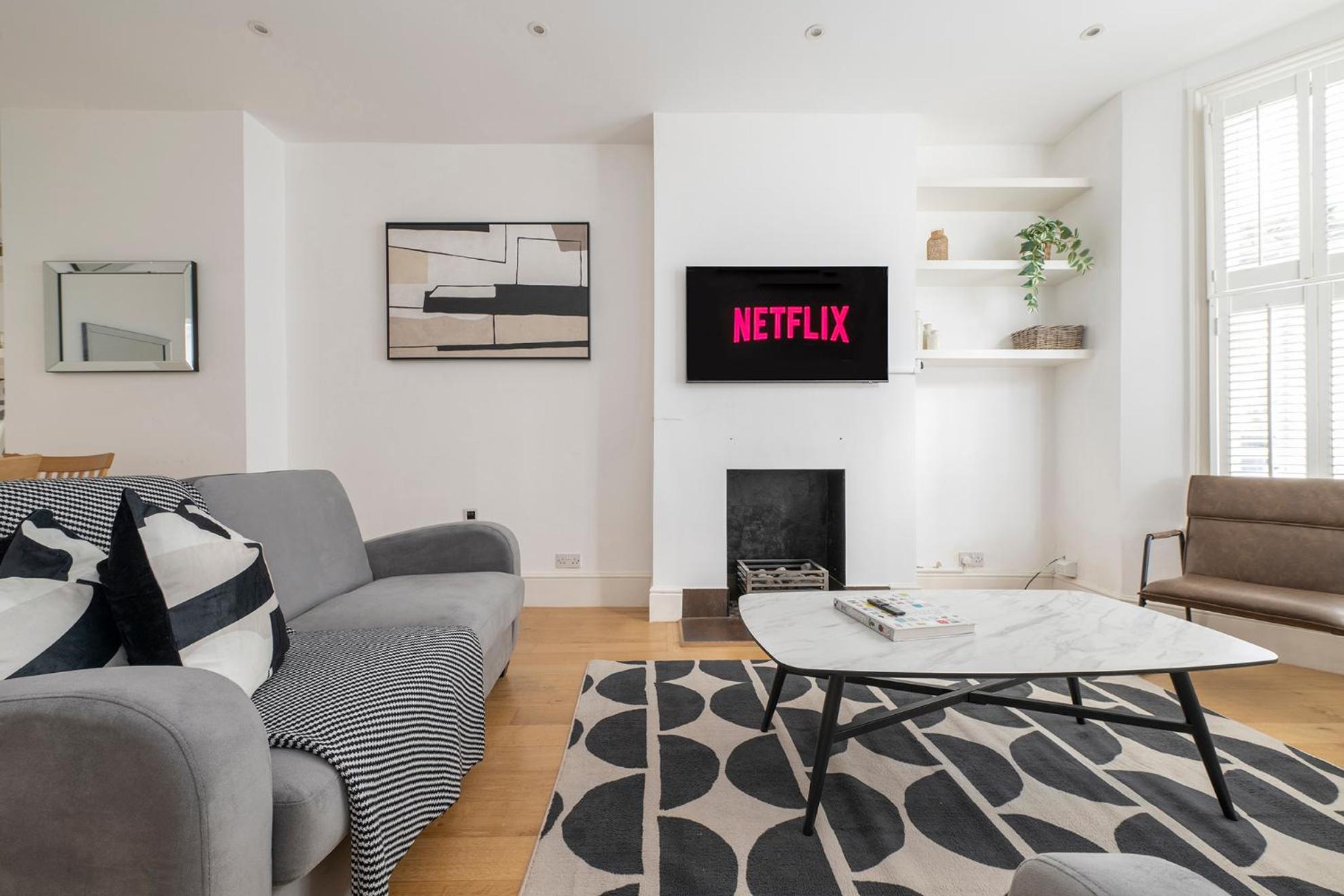 Fulham Spacious 4BD Home, Parking & Garden, WiFi