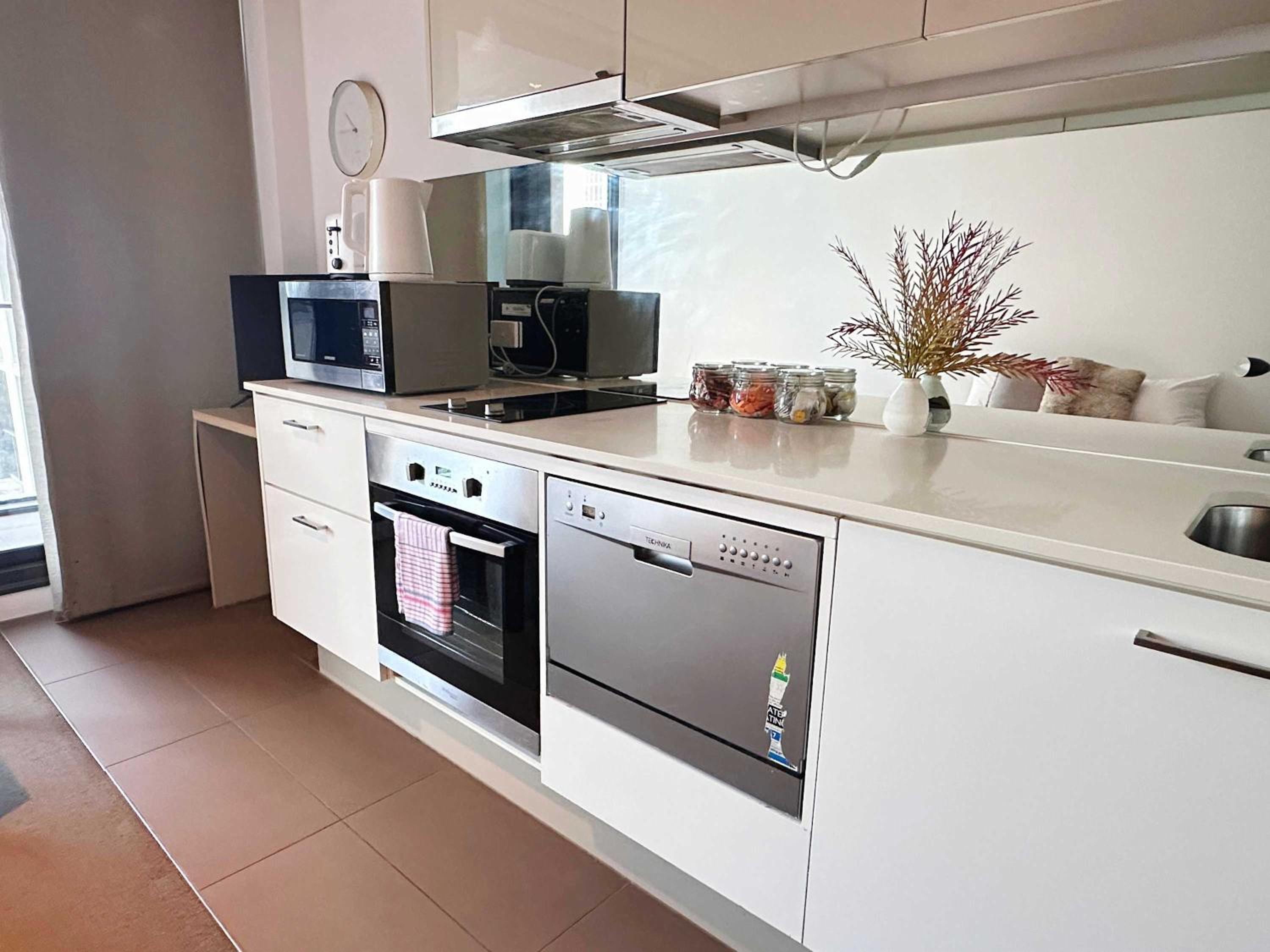 Cozy Studio Apt Near Southern Cross & City Views