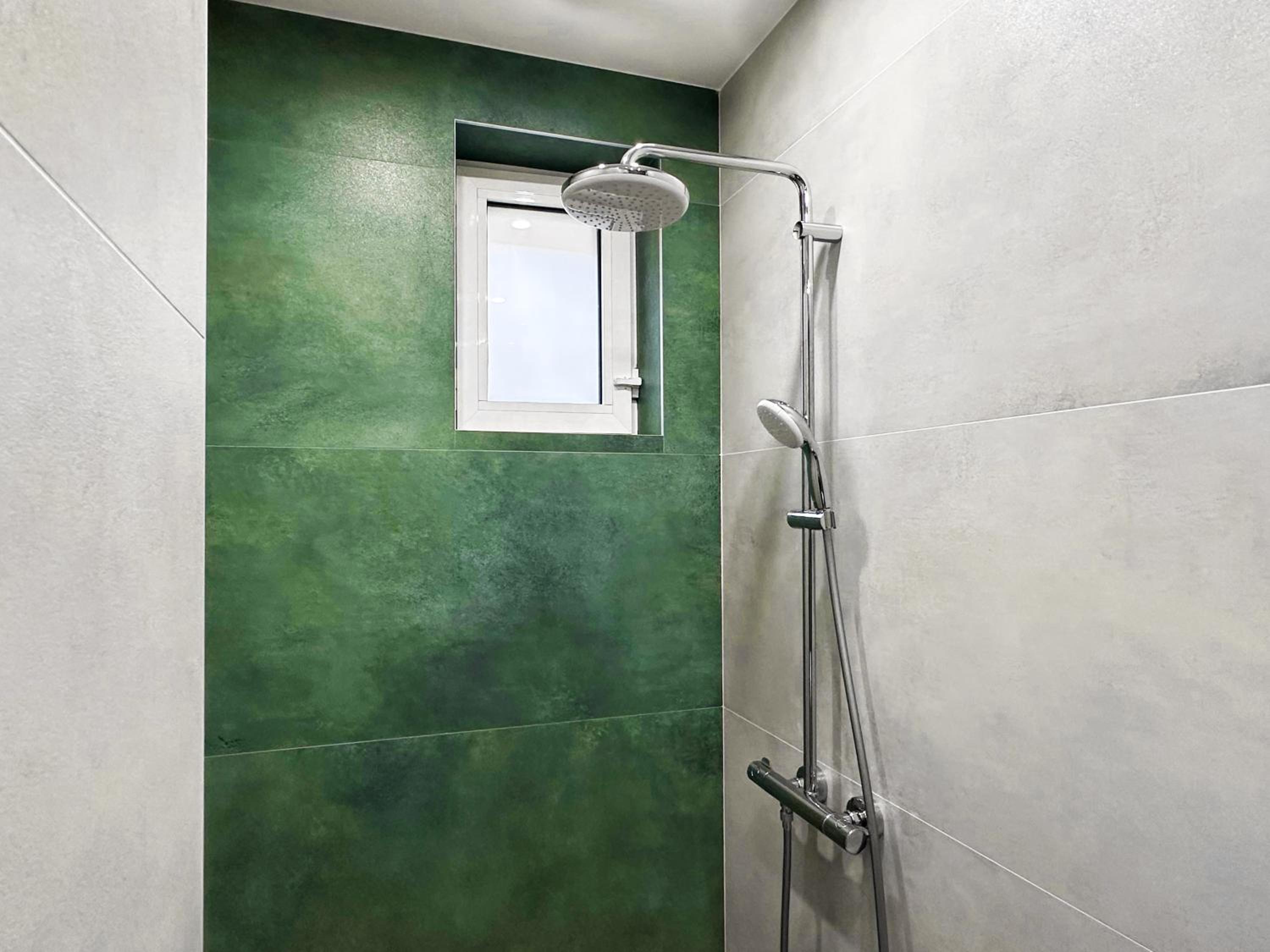 Large 2-BR Retreat, Walk to Sofias Top Spots