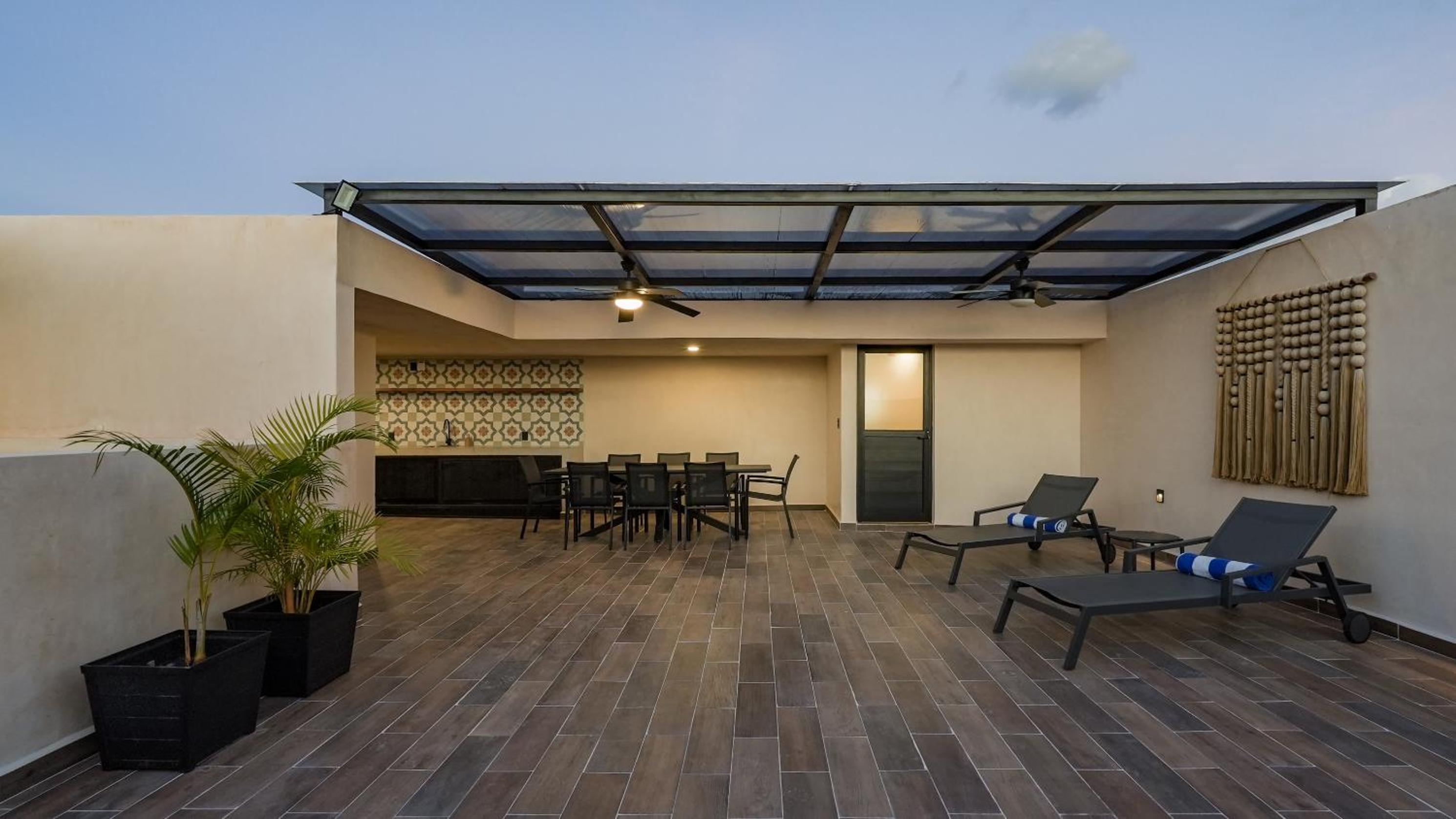 Sunset Serenity - Amply Private Terrace & Pool & Gym & Beach club access